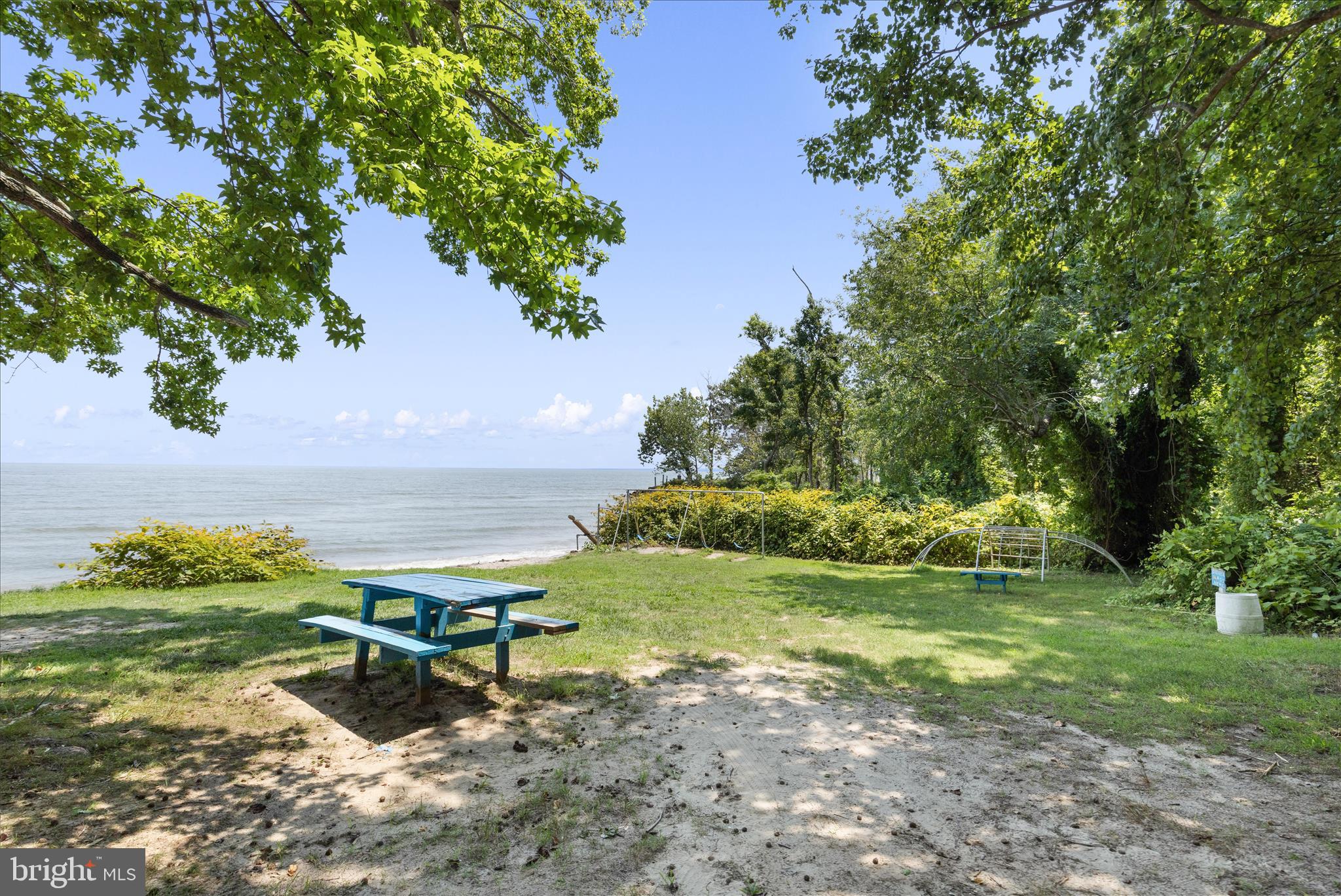 BREEZY POINT - Residential