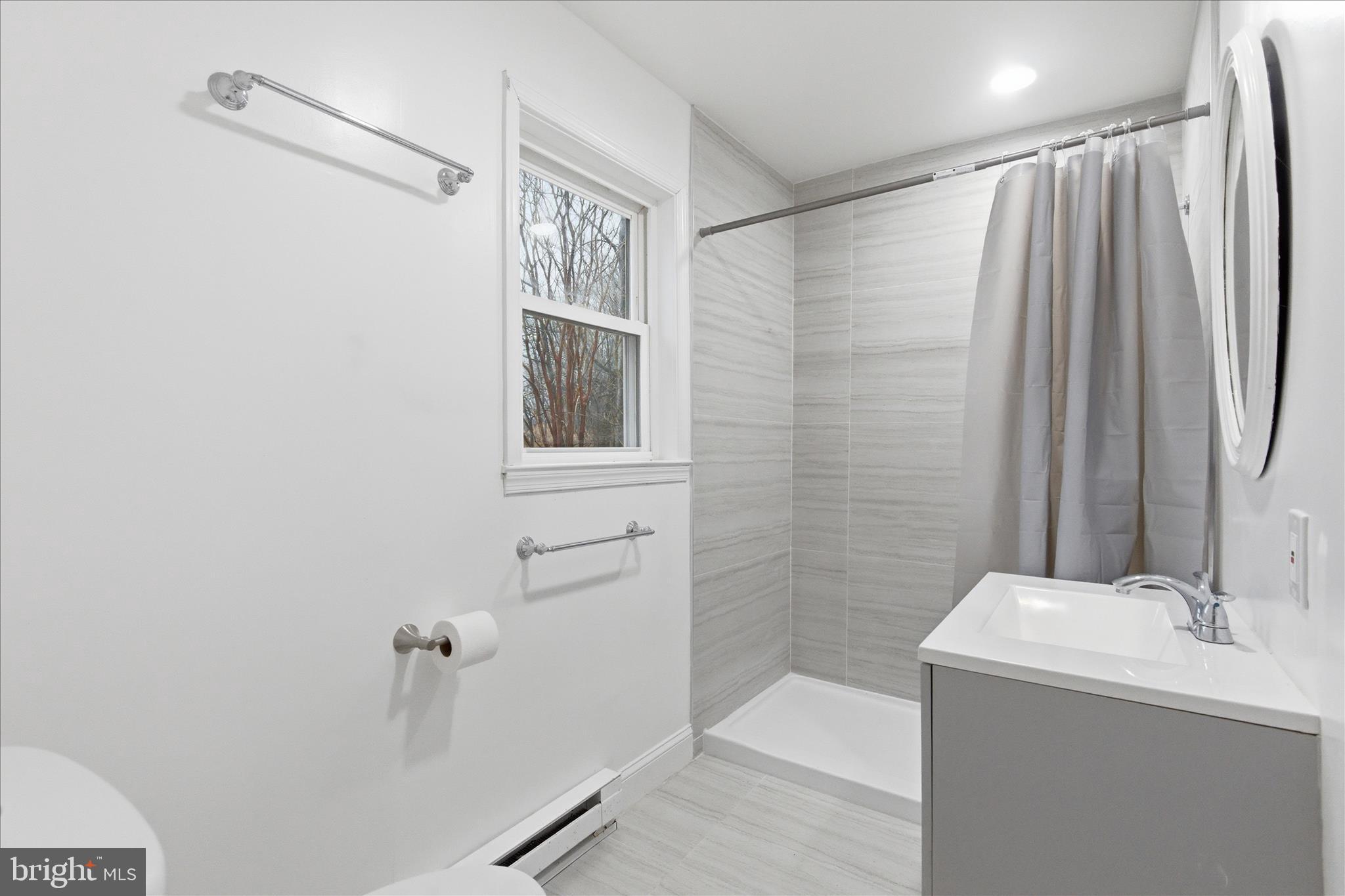 BREEZY POINT - Residential