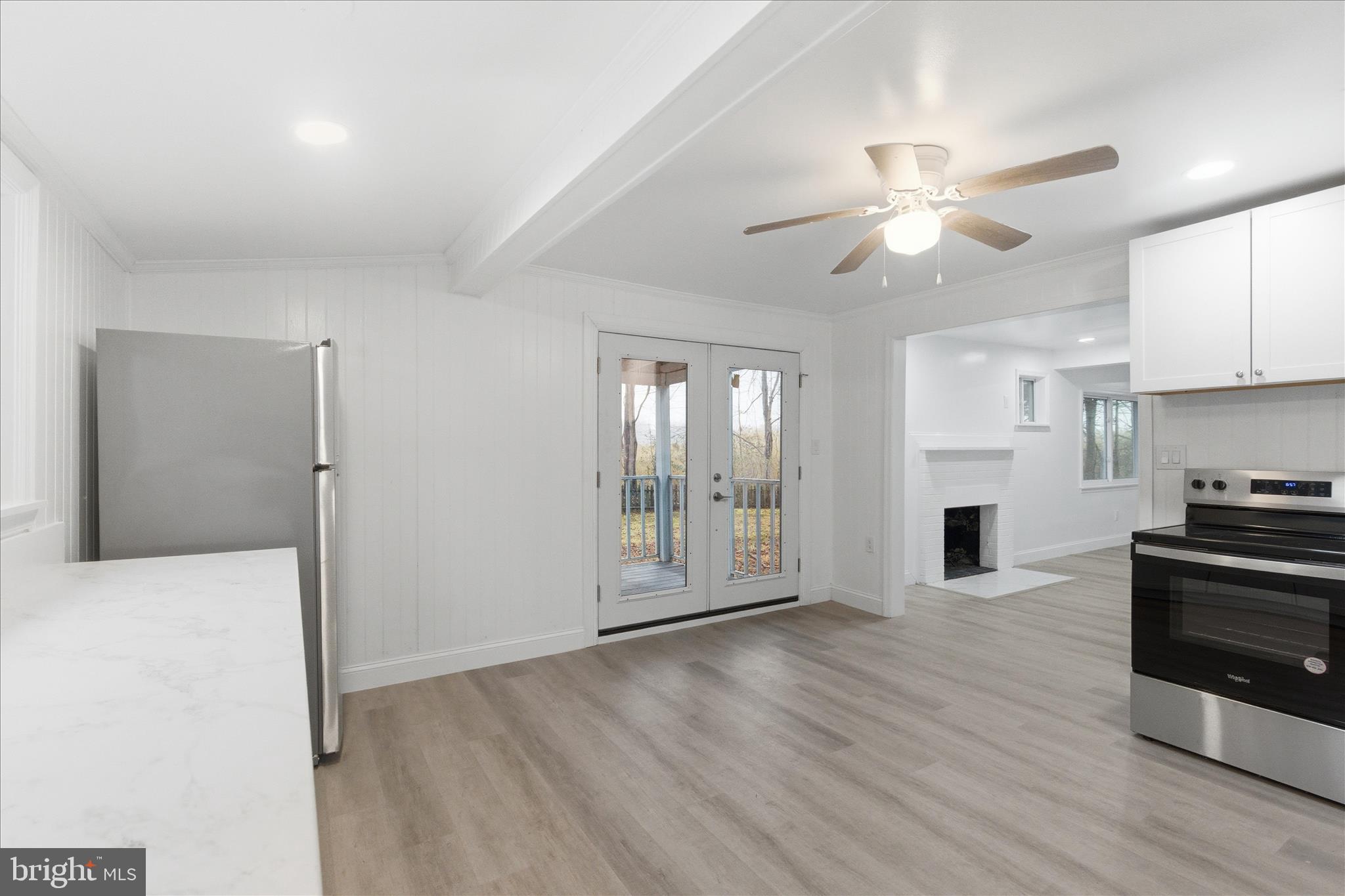 BREEZY POINT - Residential