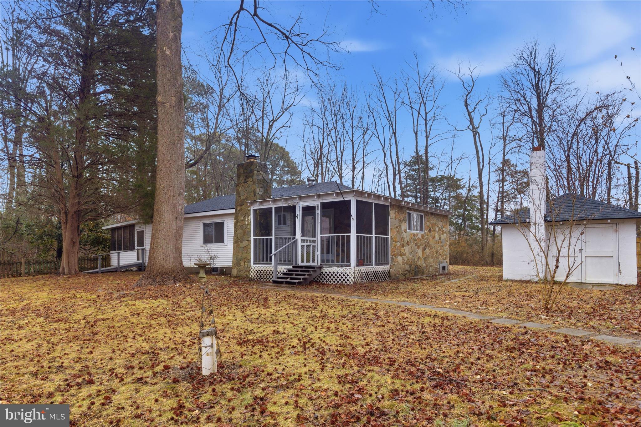 BREEZY POINT - Residential