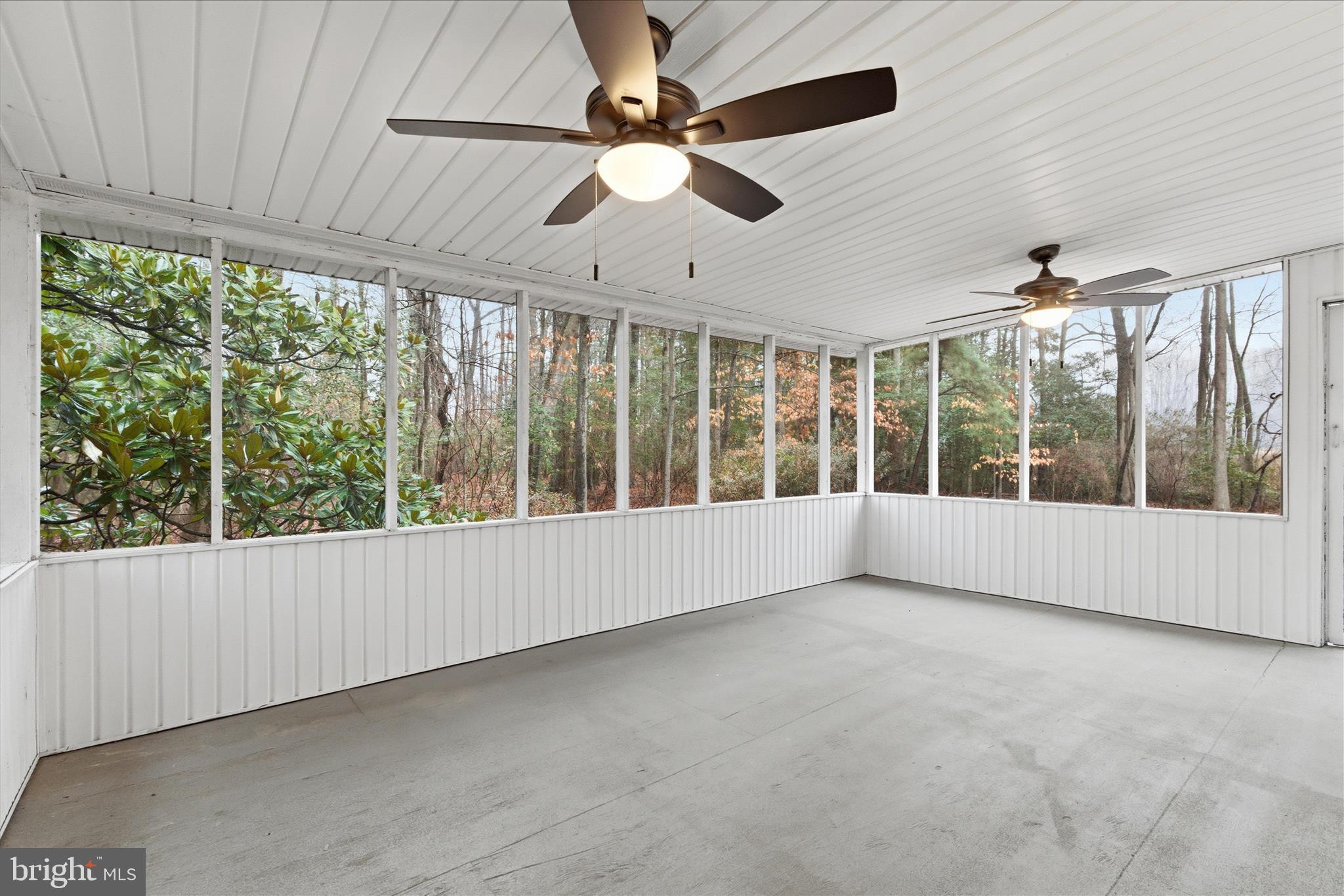 BREEZY POINT - Residential