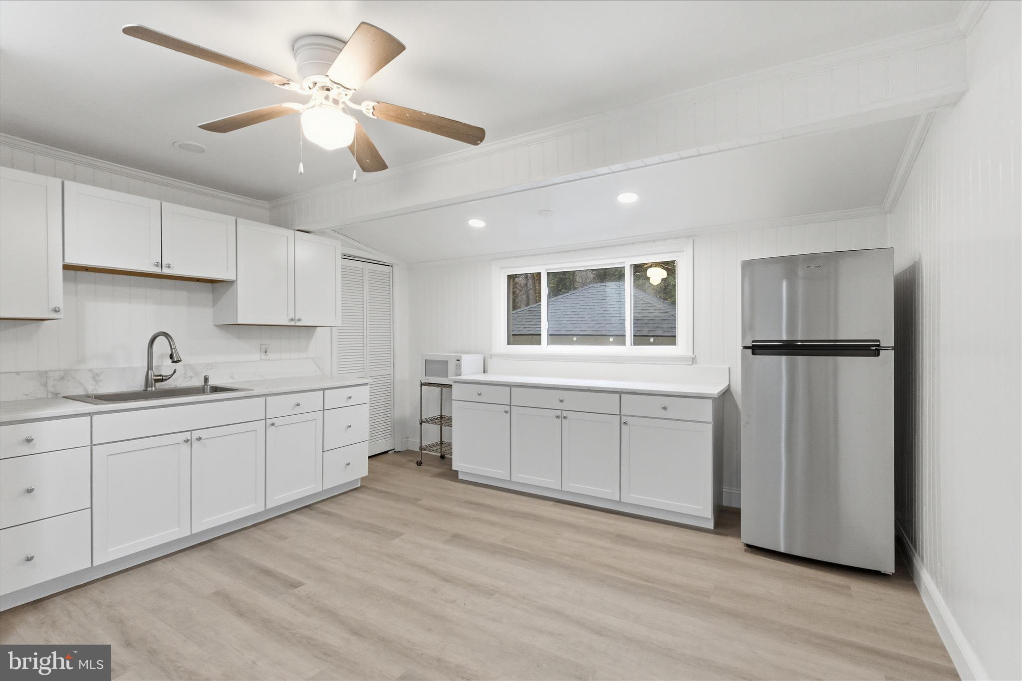 BREEZY POINT - Residential