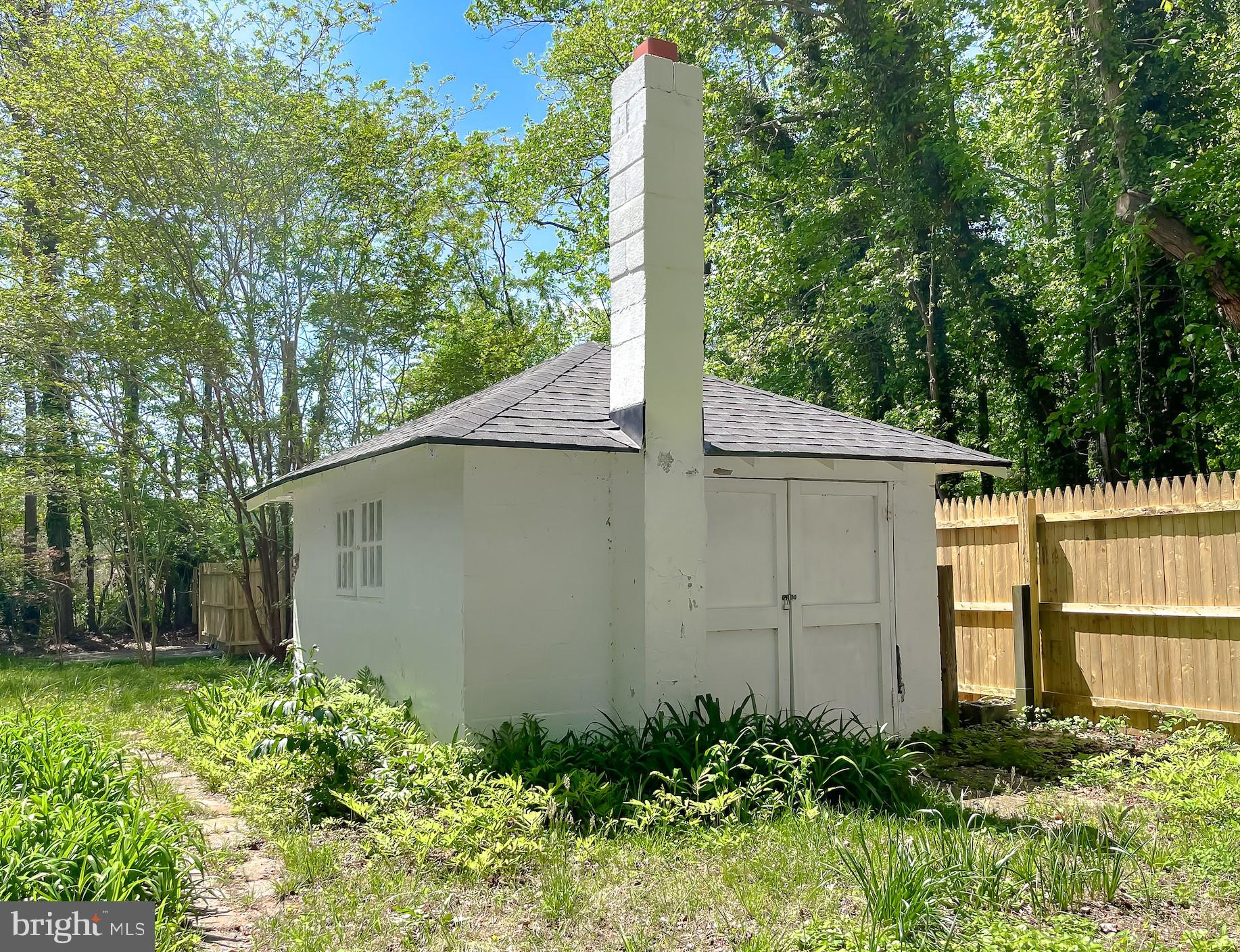 BREEZY POINT - Residential