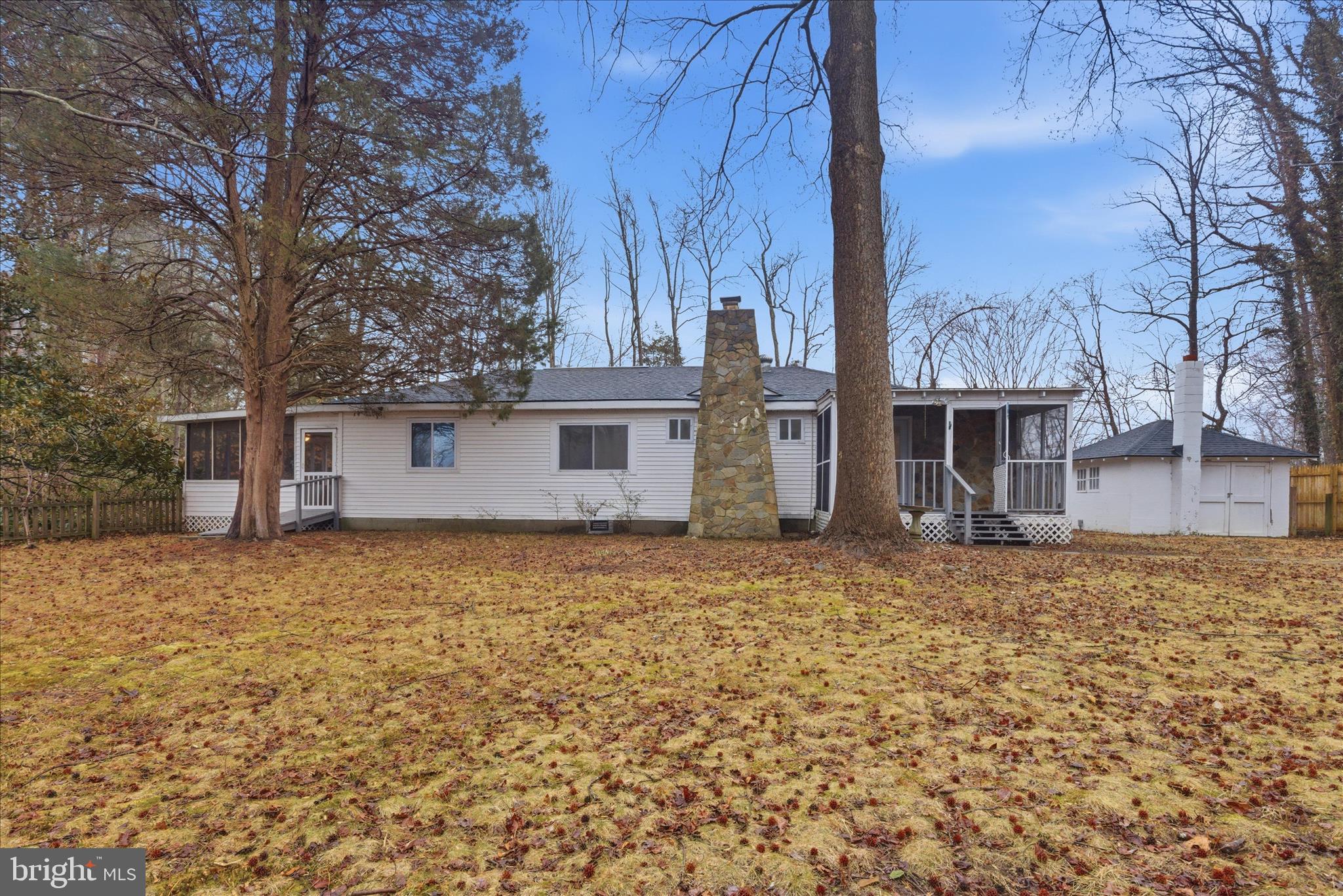 BREEZY POINT - Residential