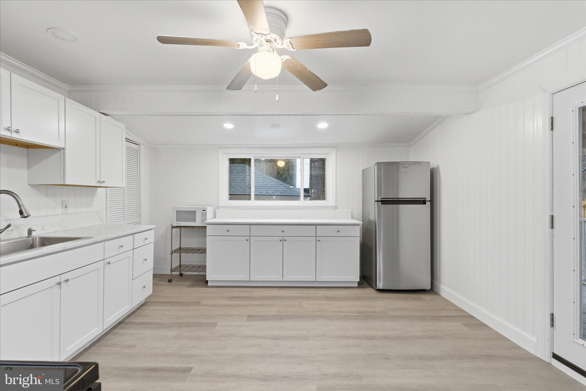 BREEZY POINT - Residential