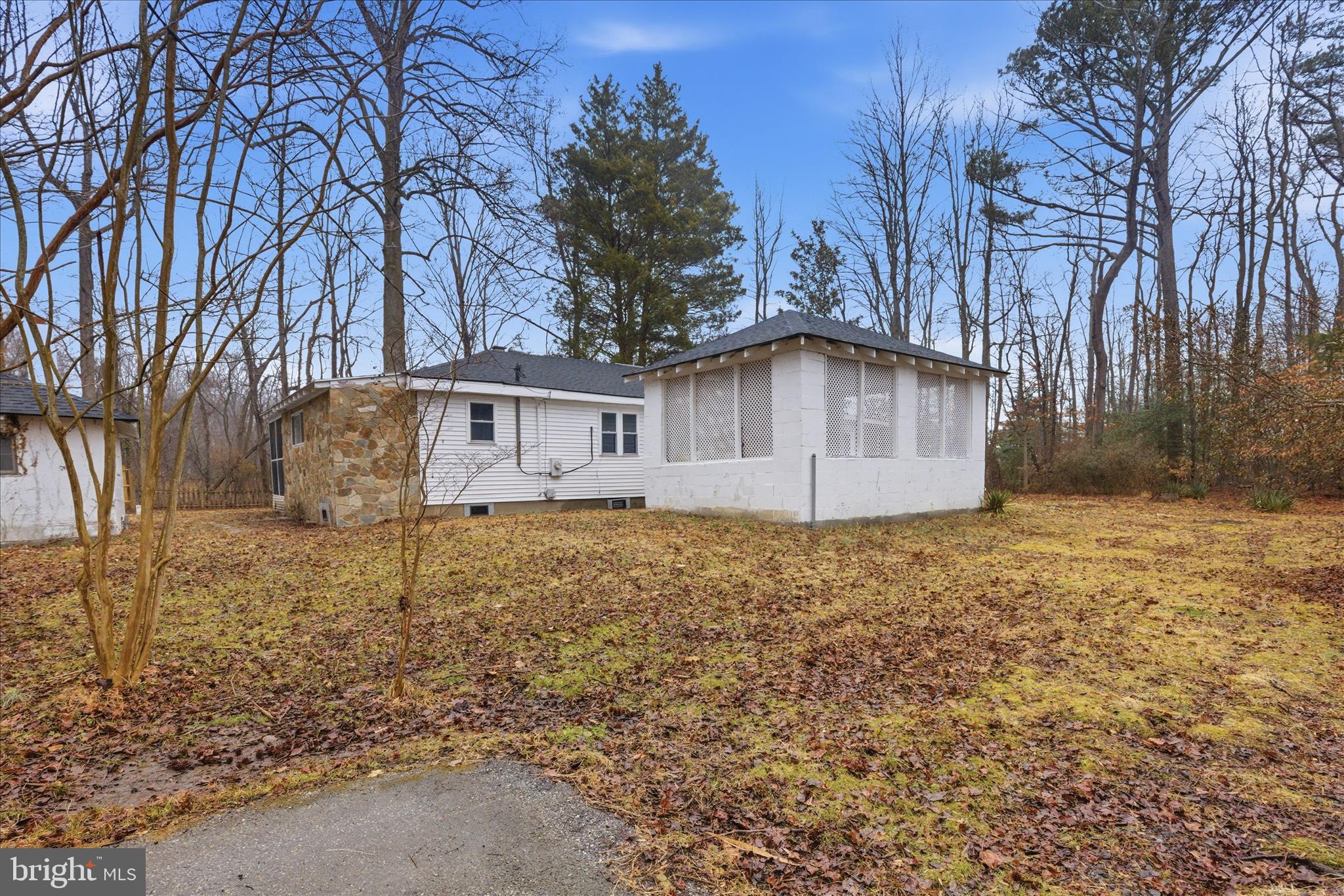 BREEZY POINT - Residential