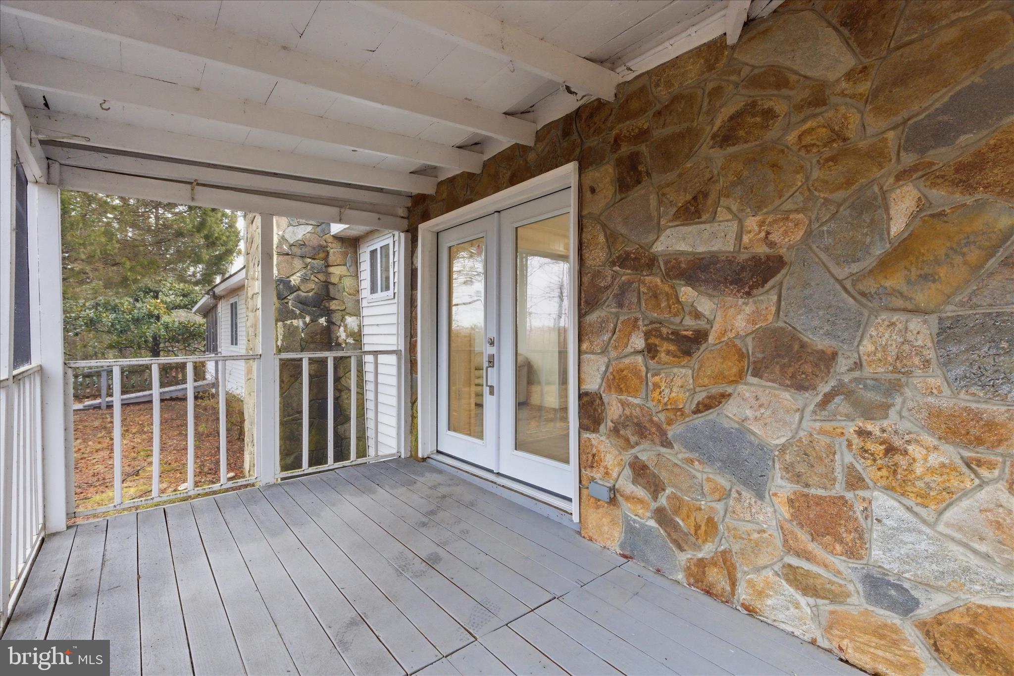 BREEZY POINT - Residential