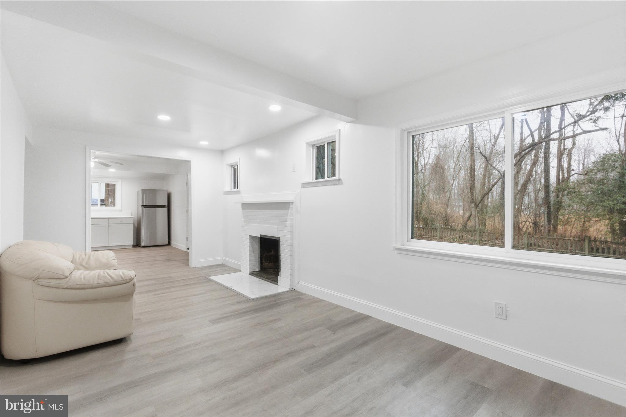 BREEZY POINT - Residential