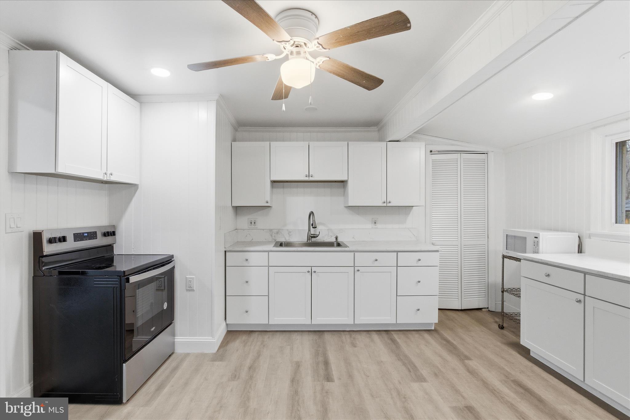 BREEZY POINT - Residential