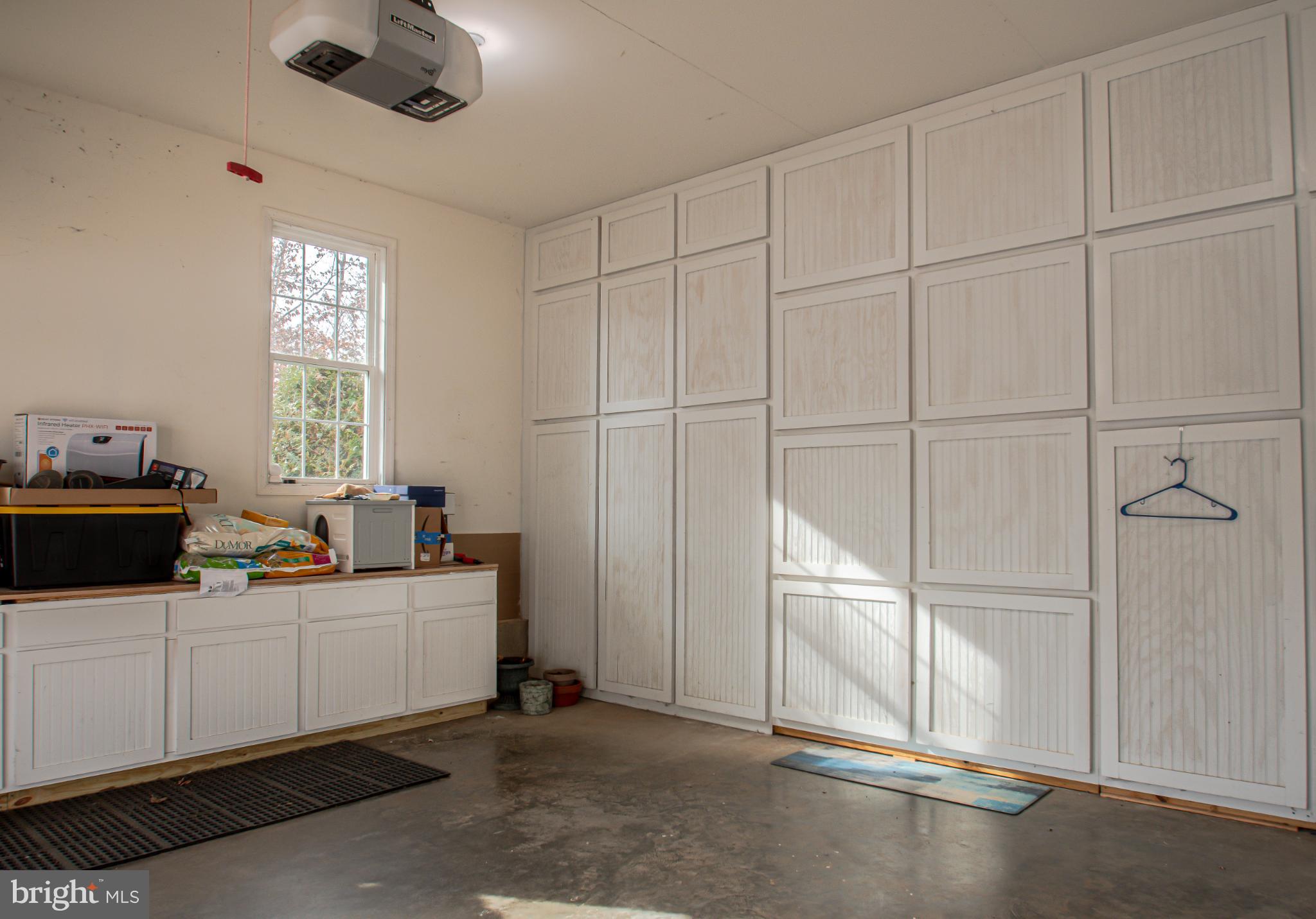 LAKE ANNA WOODS - Residential