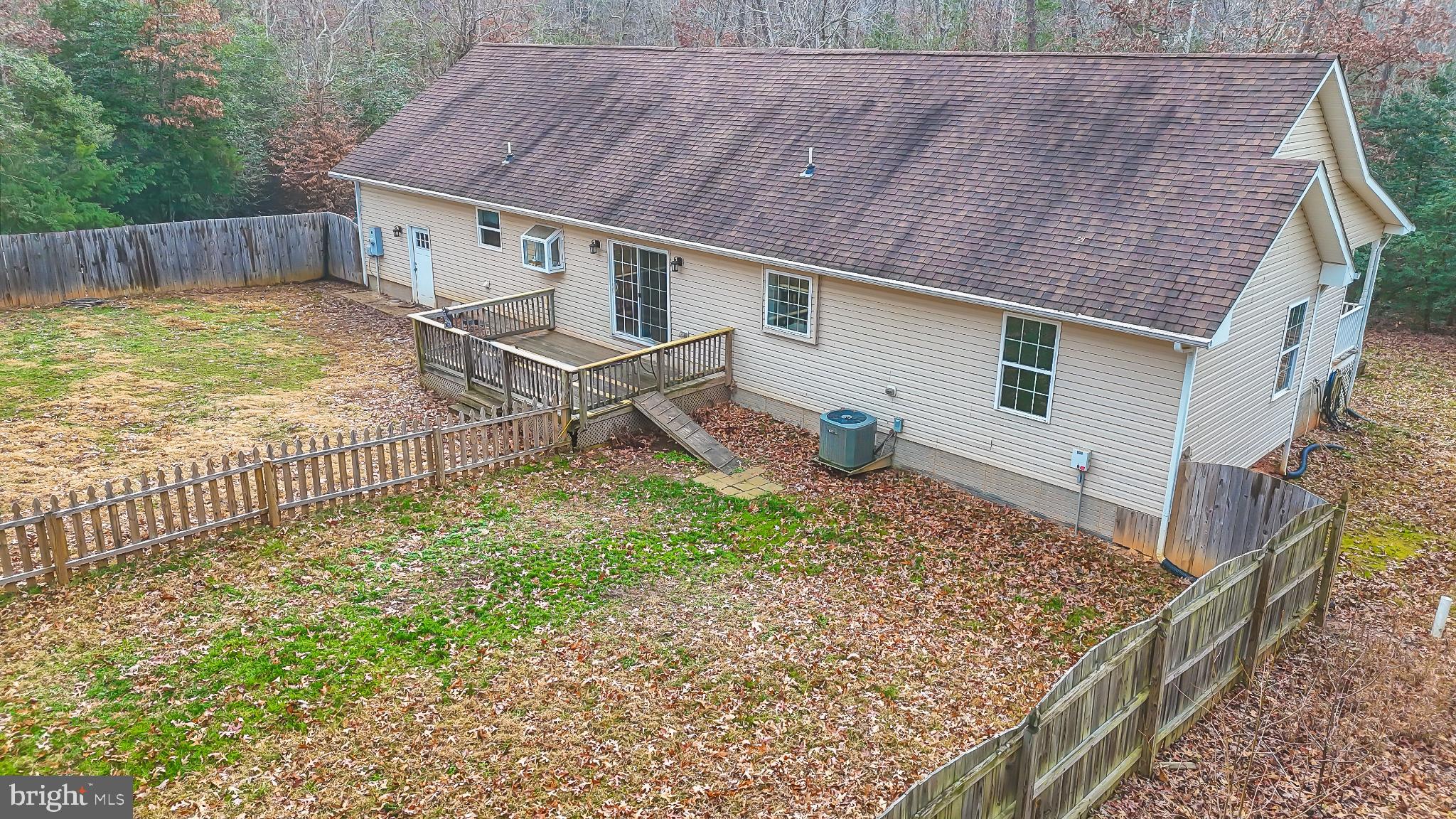 LAKE ANNA WOODS - Residential