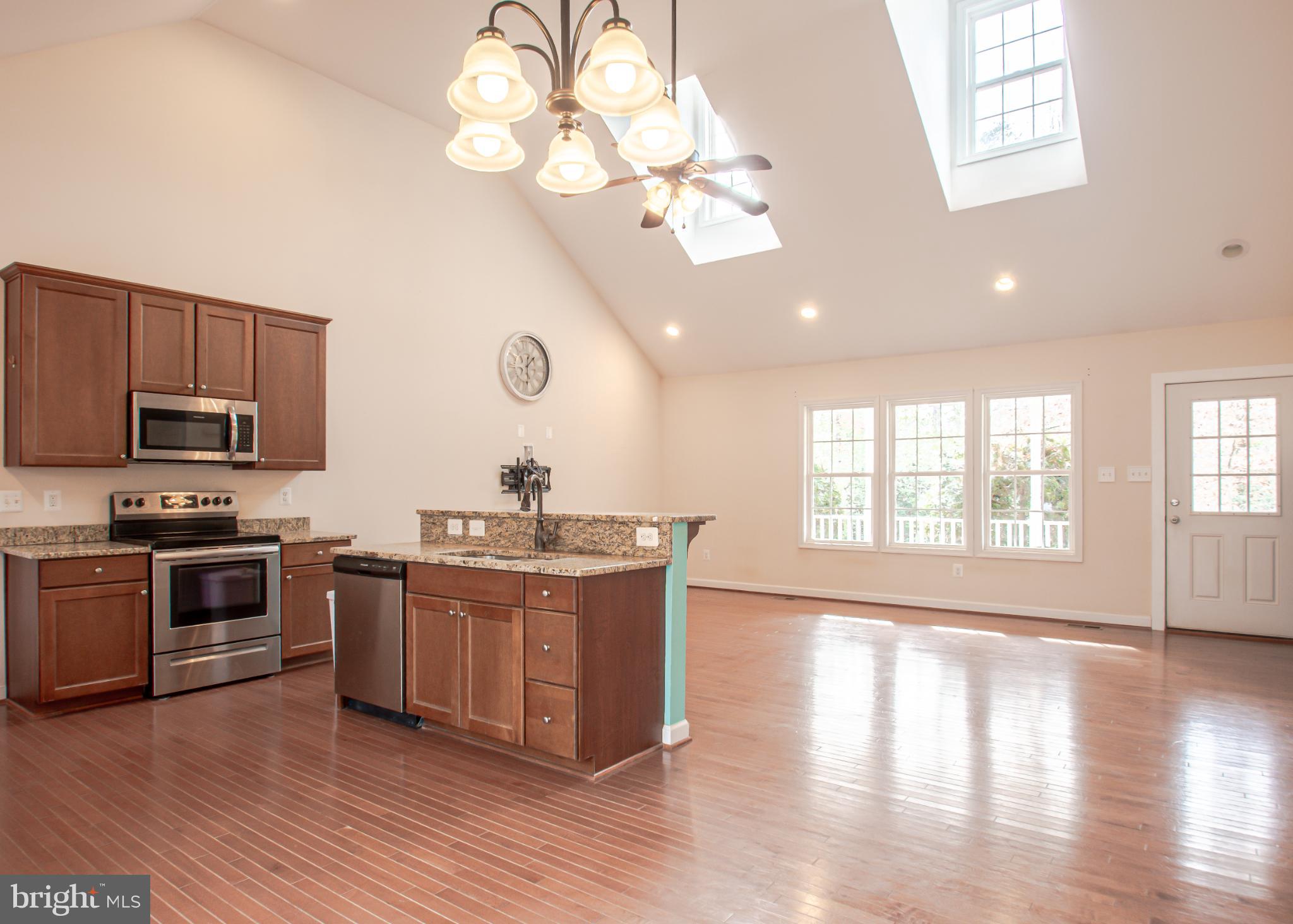 LAKE ANNA WOODS - Residential