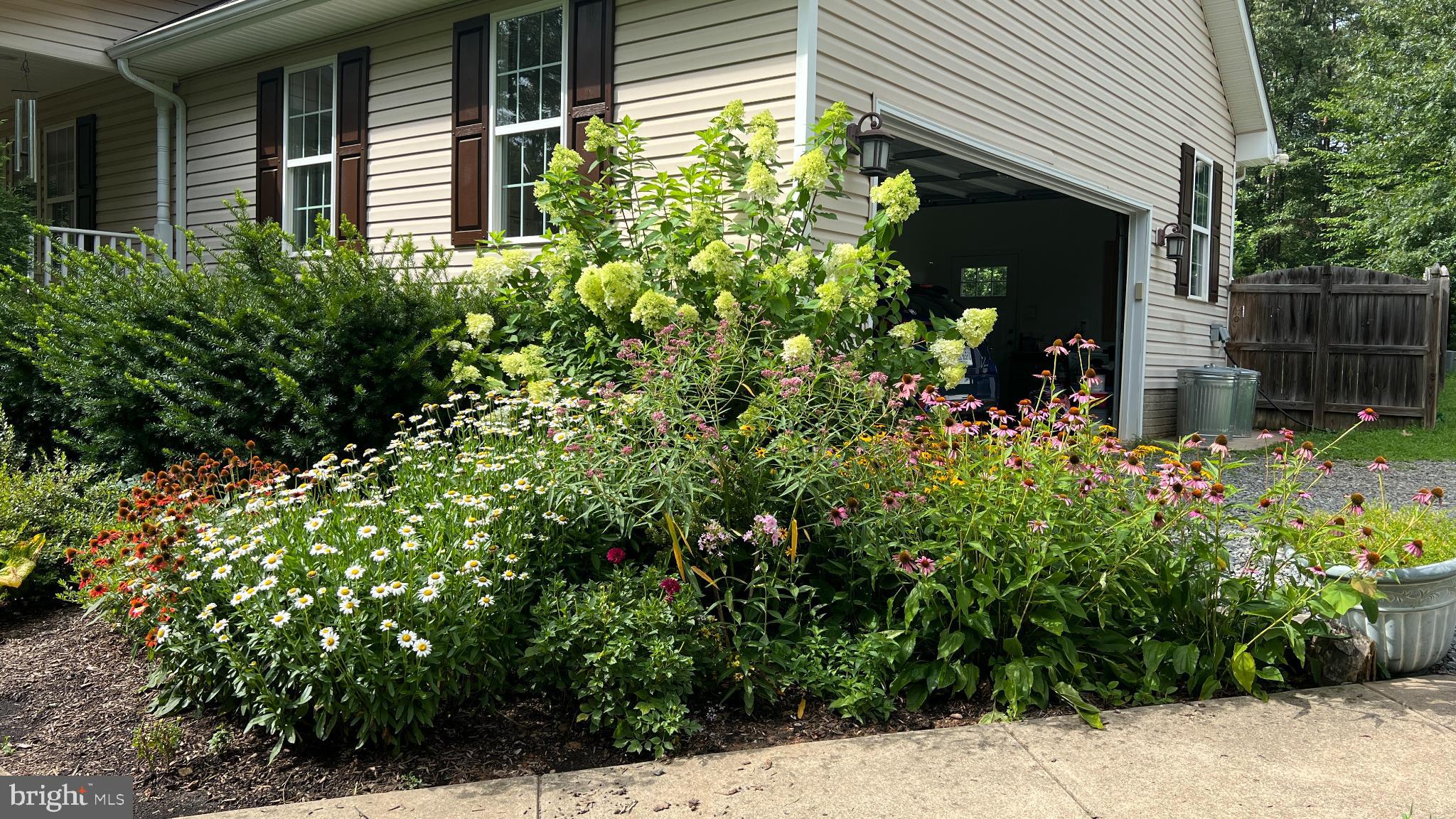 LAKE ANNA WOODS - Residential