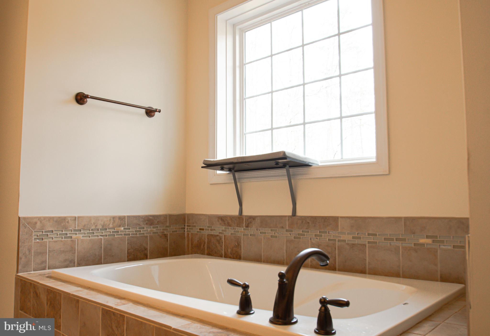 LAKE ANNA WOODS - Residential