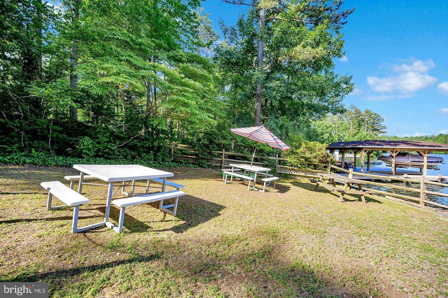 LAKE ANNA WOODS - Residential