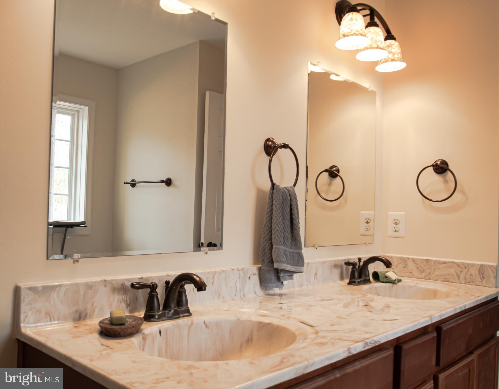 LAKE ANNA WOODS - Residential