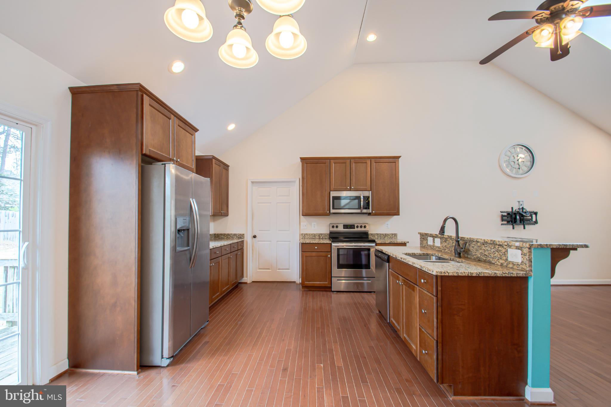 LAKE ANNA WOODS - Residential