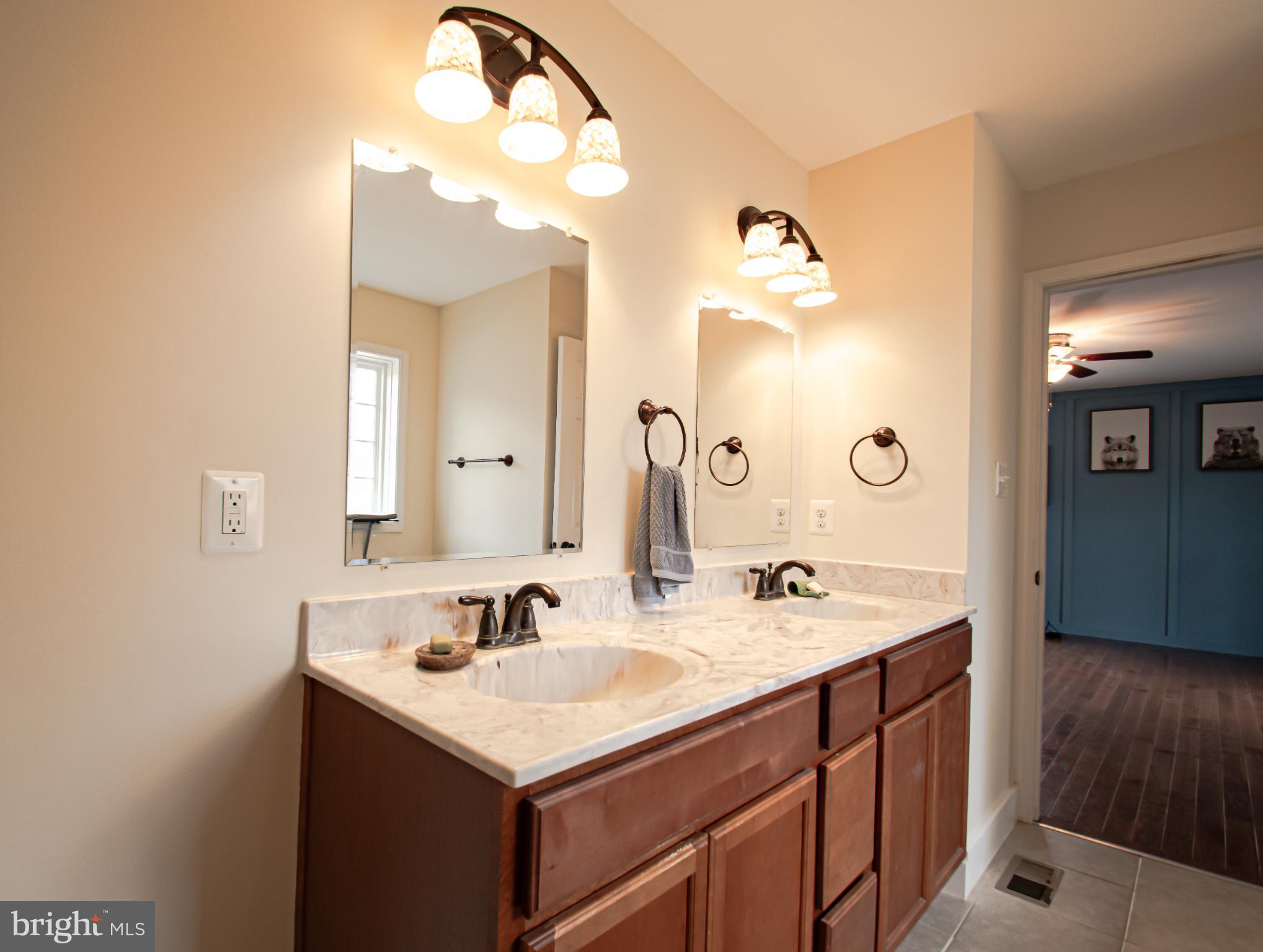 LAKE ANNA WOODS - Residential