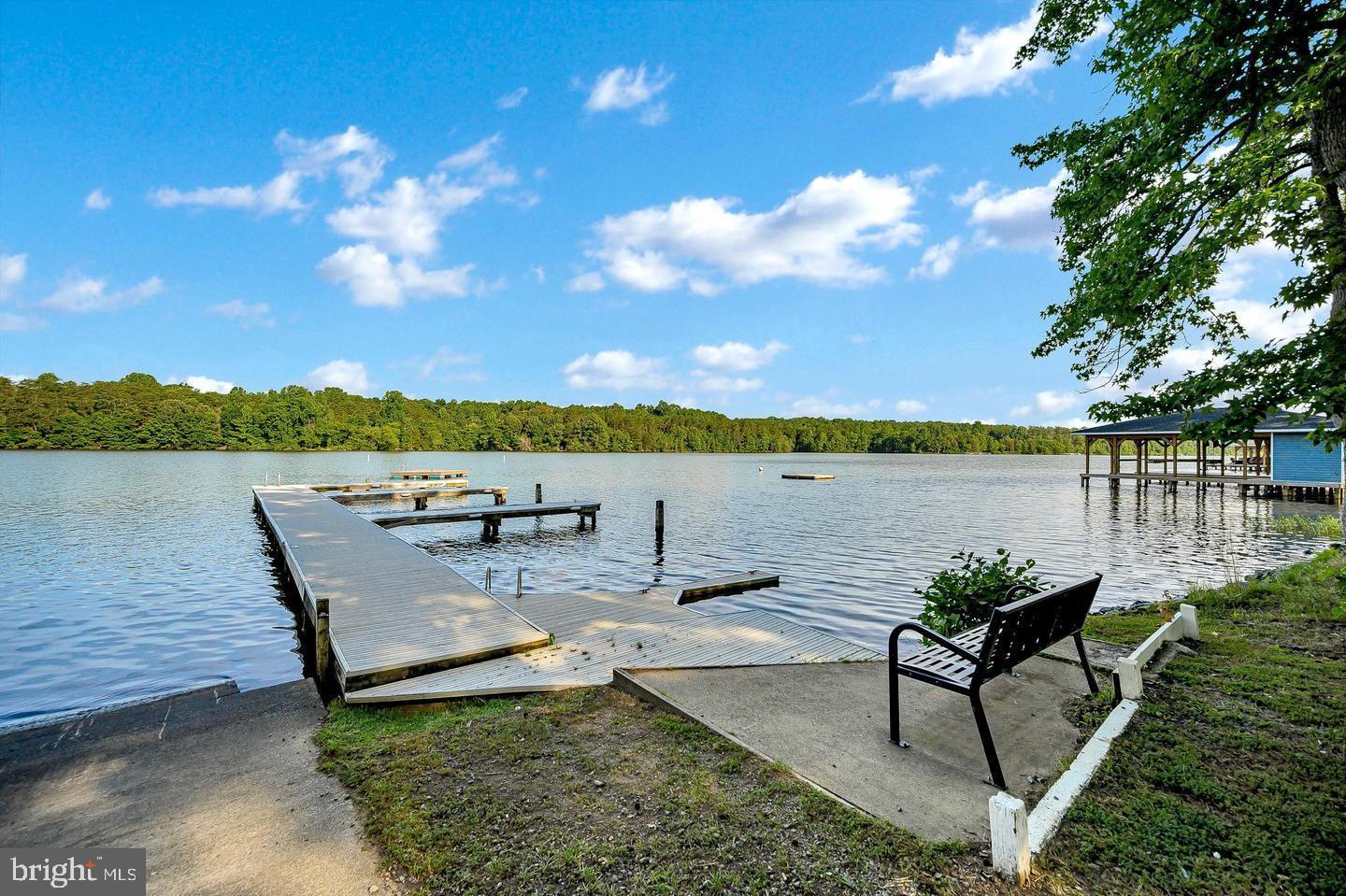 LAKE ANNA WOODS - Residential
