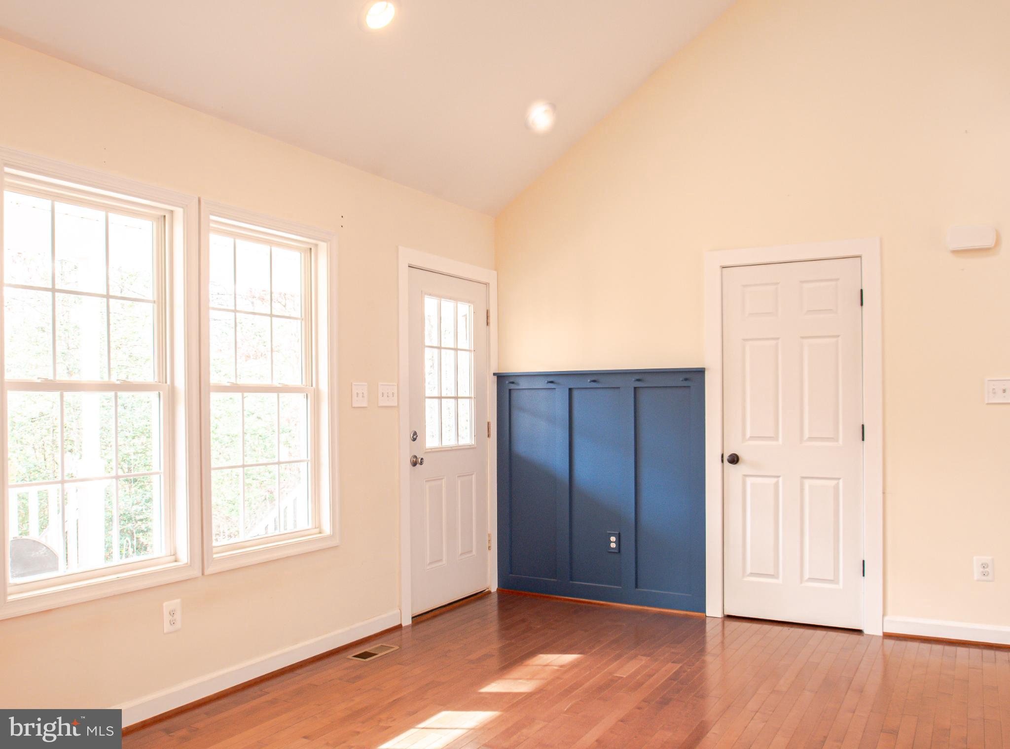 LAKE ANNA WOODS - Residential