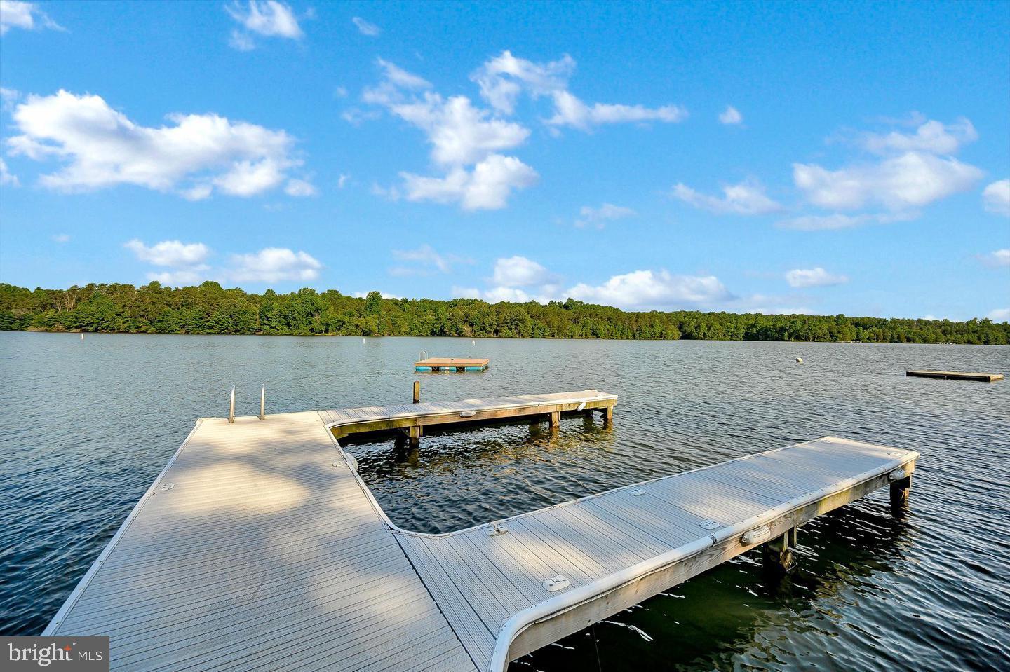 LAKE ANNA WOODS - Residential