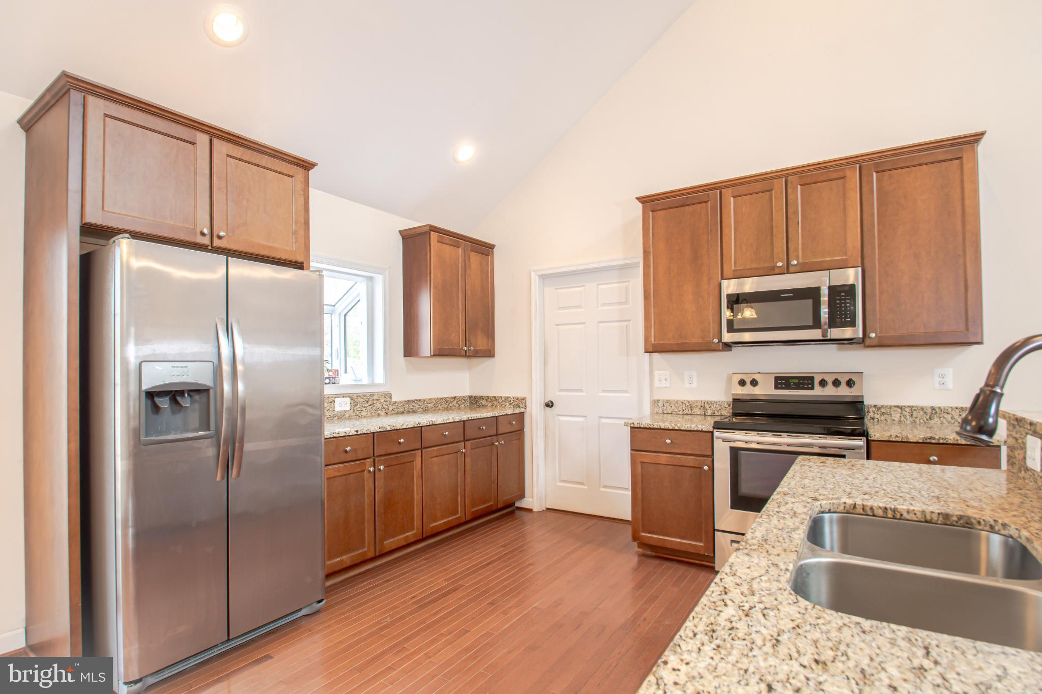 LAKE ANNA WOODS - Residential