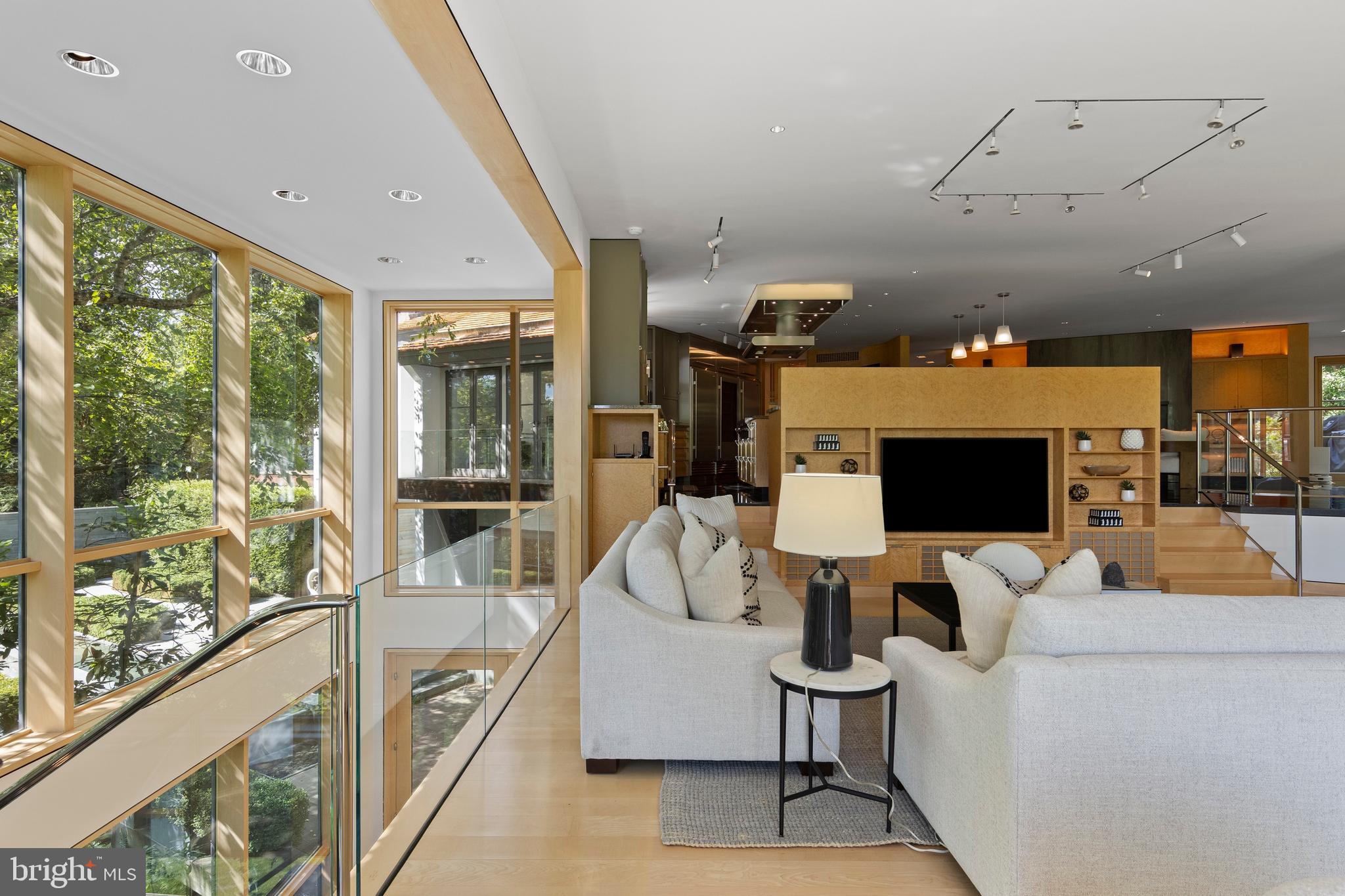 RAVENSCLIFF - Residential