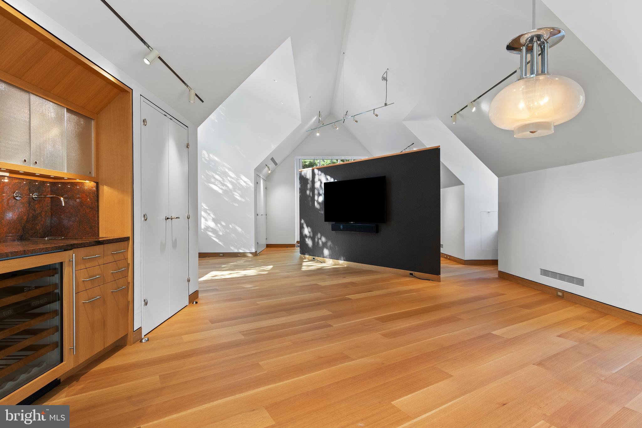 RAVENSCLIFF - Residential