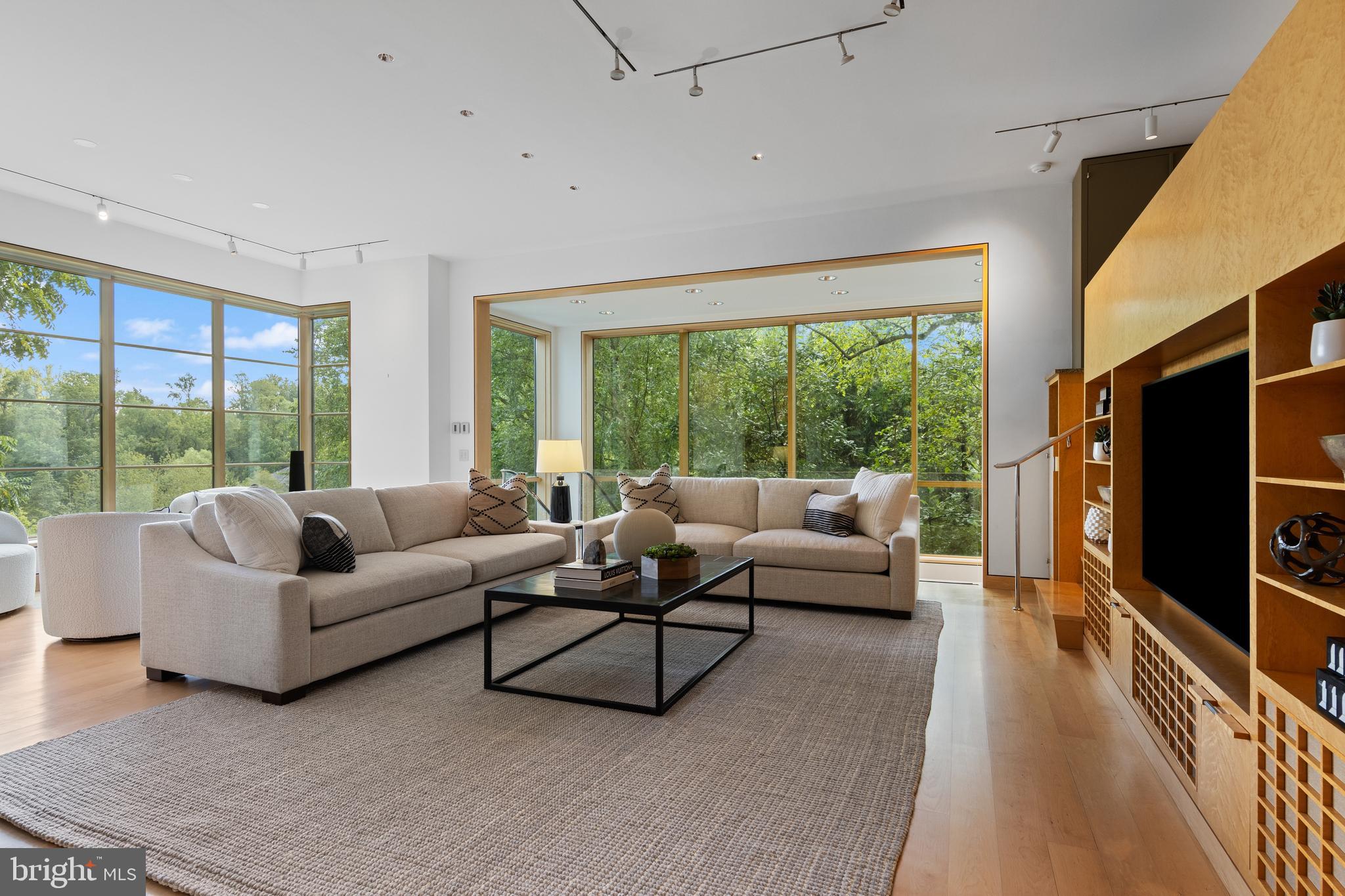 RAVENSCLIFF - Residential