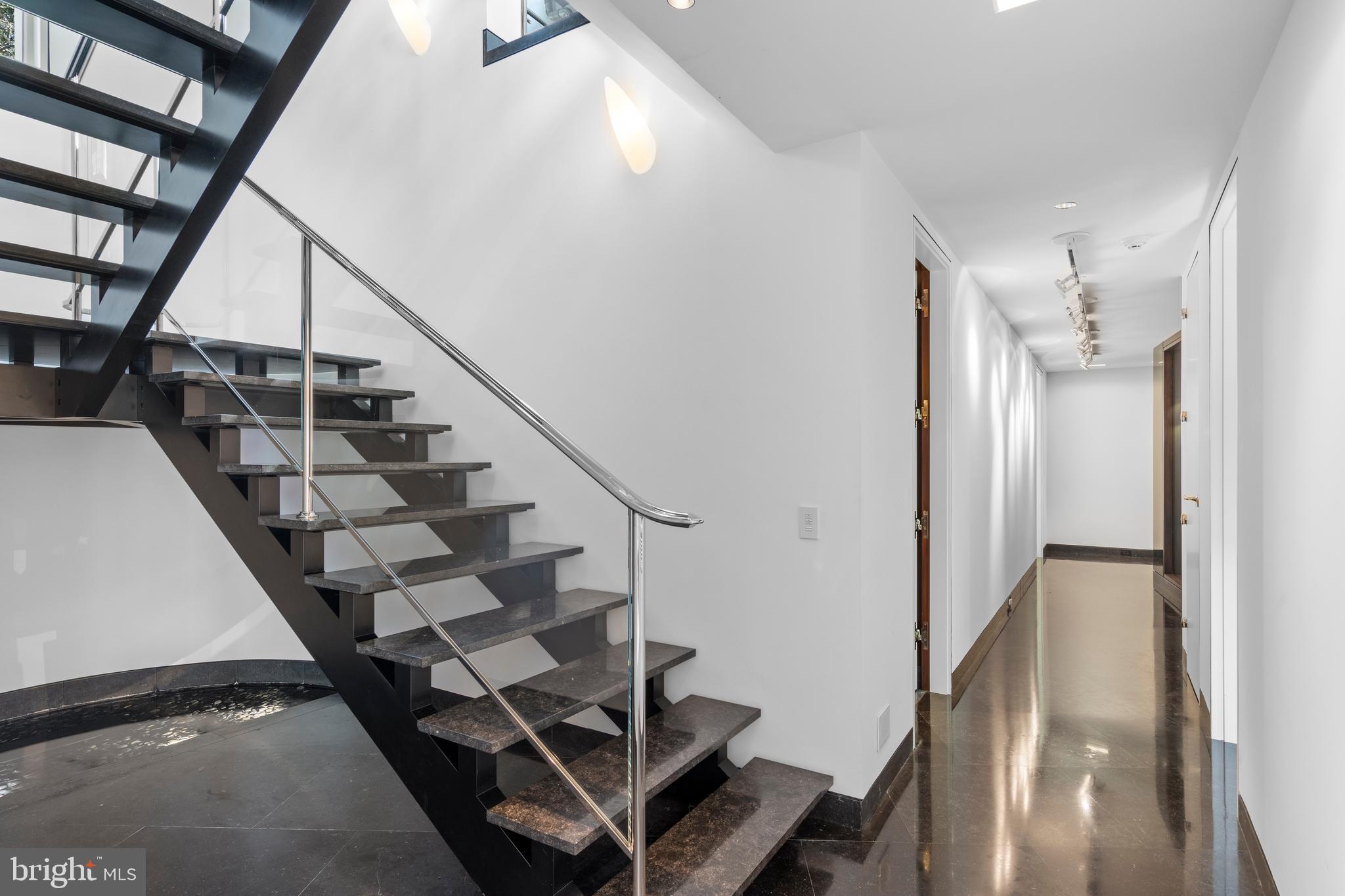 RAVENSCLIFF - Residential