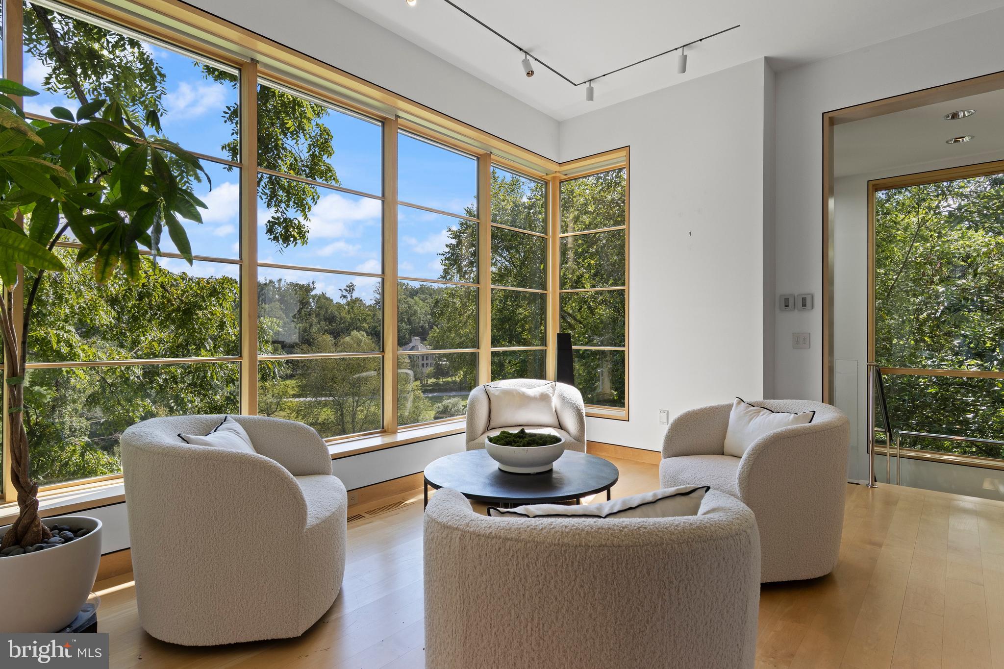 RAVENSCLIFF - Residential