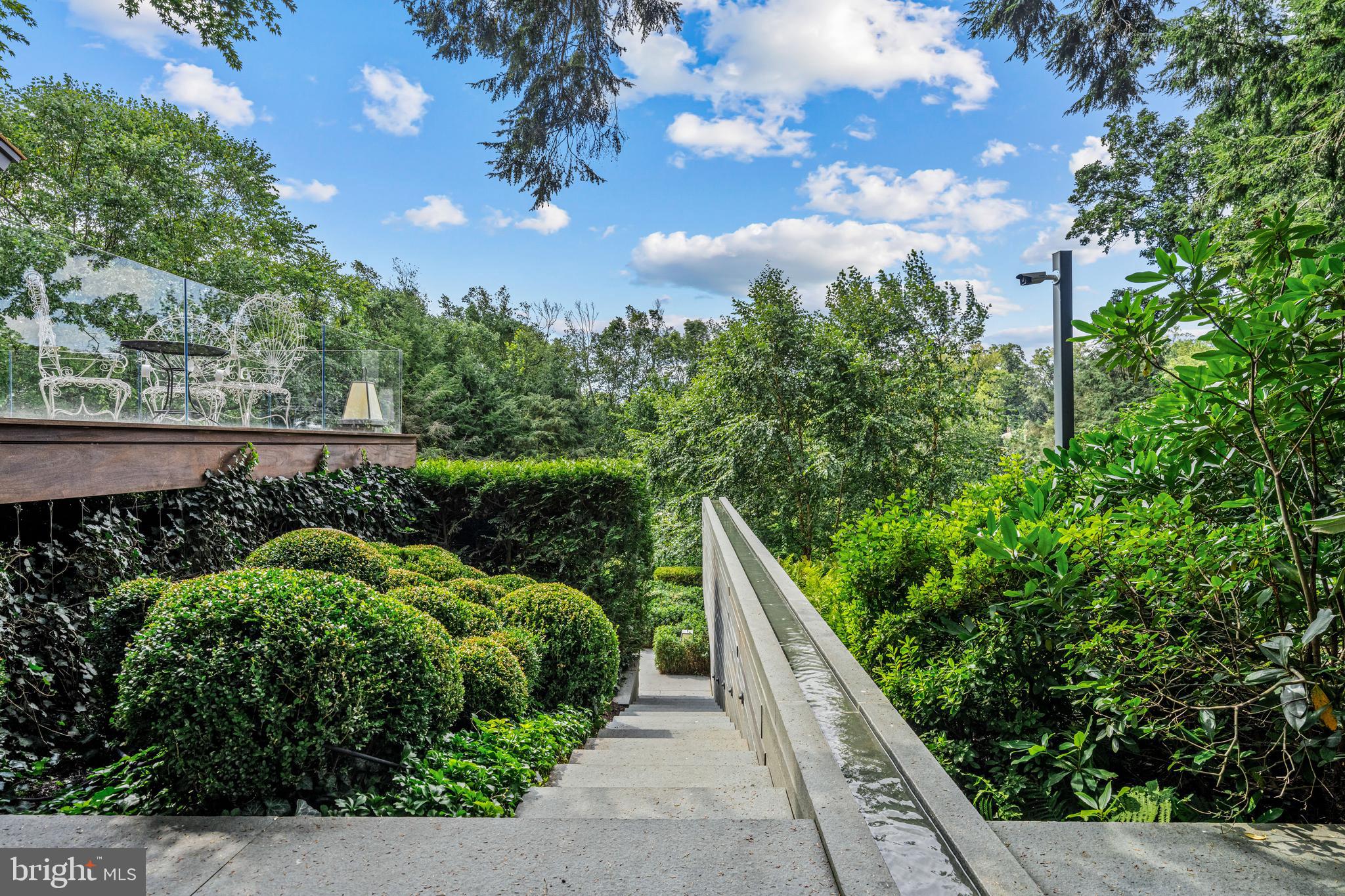 RAVENSCLIFF - Residential