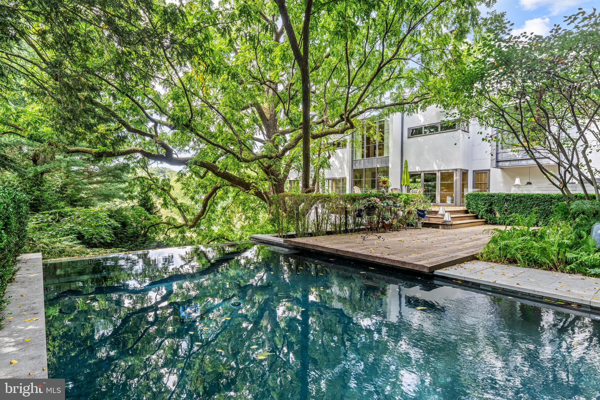 RAVENSCLIFF - Residential