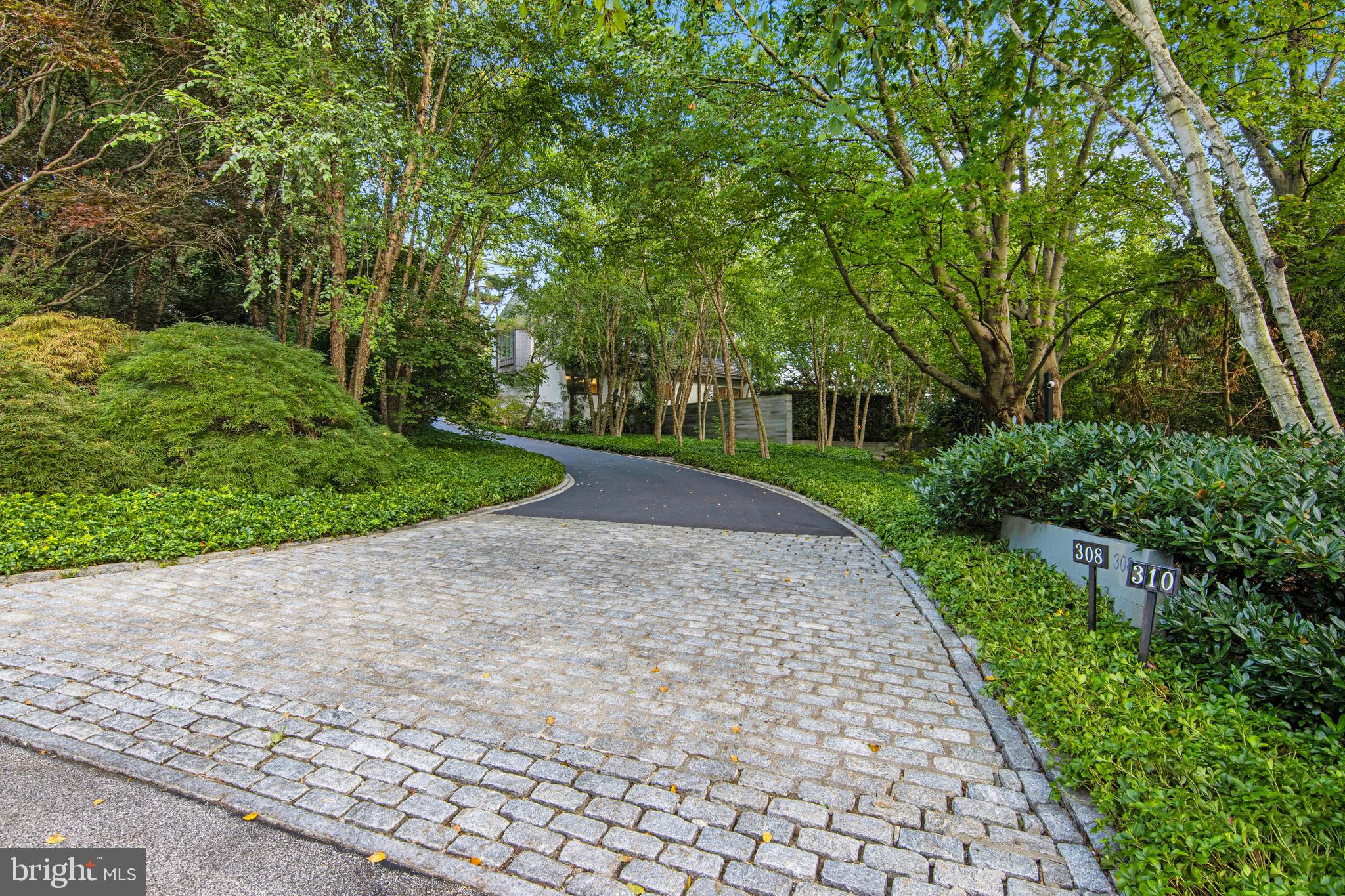 RAVENSCLIFF - Residential