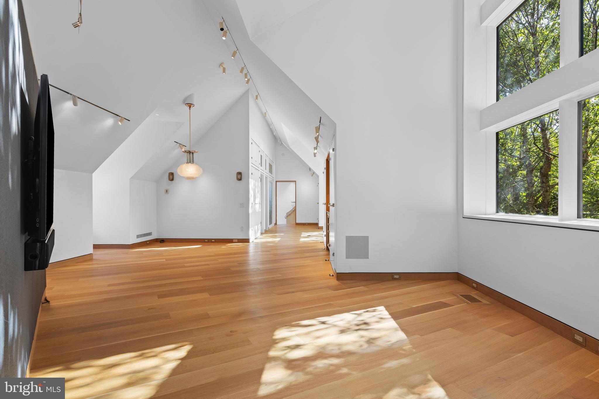 RAVENSCLIFF - Residential