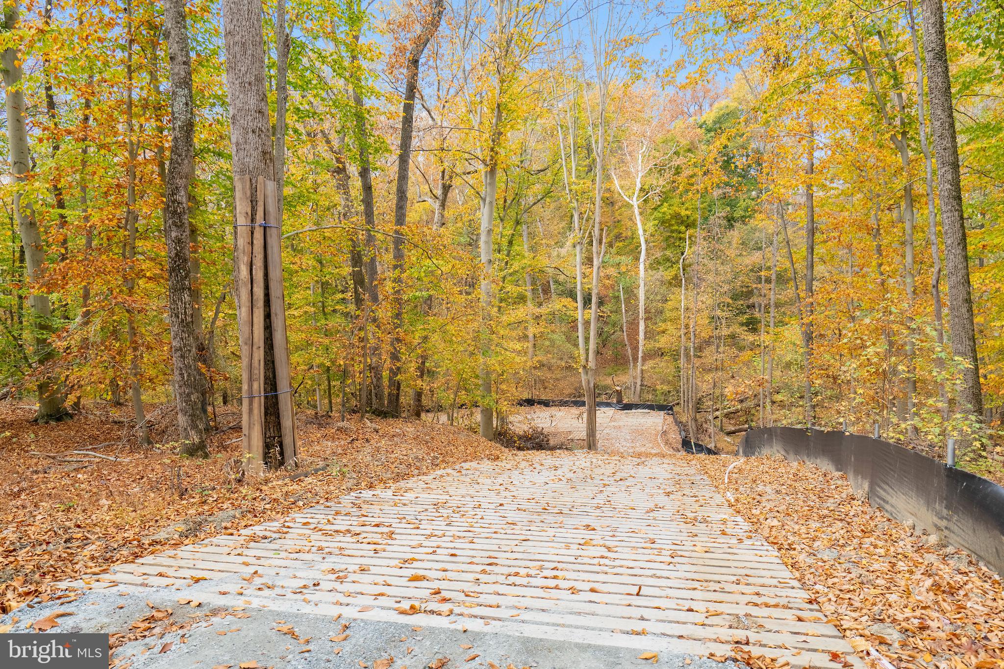 PISCATAWAY BAY - Land