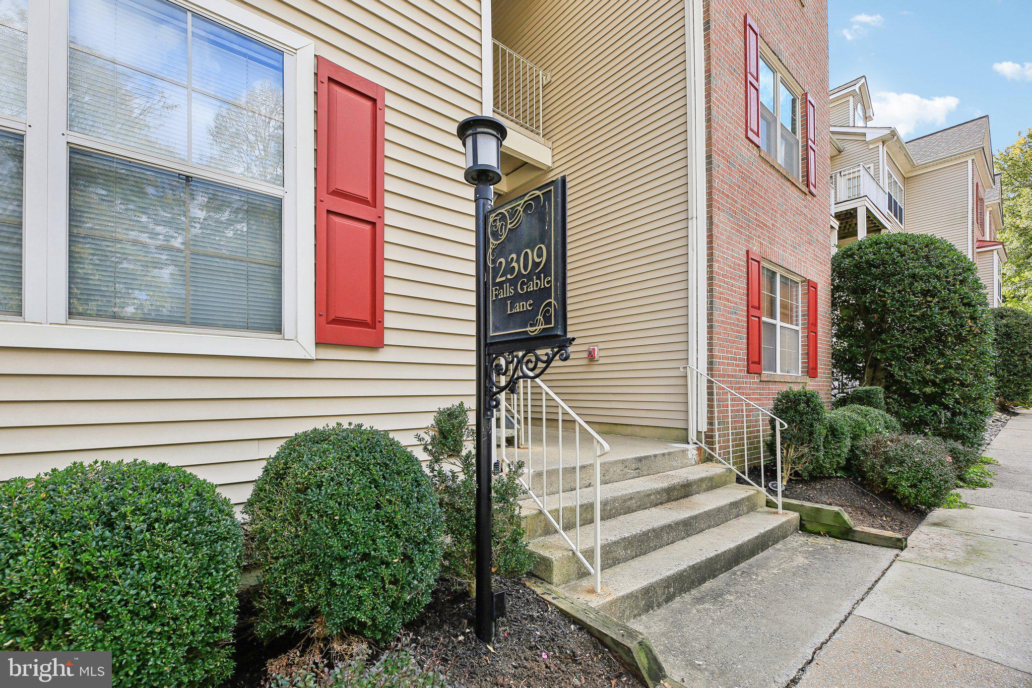 FALLS GABLE - Residential