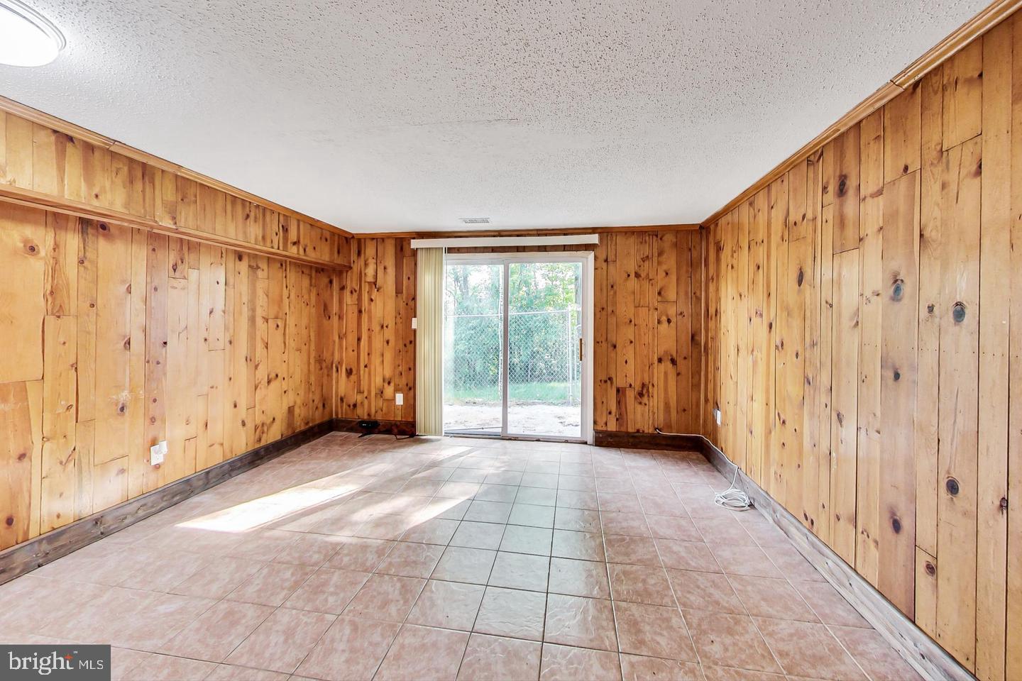 1835 VILLAGE GREEN DRIVE