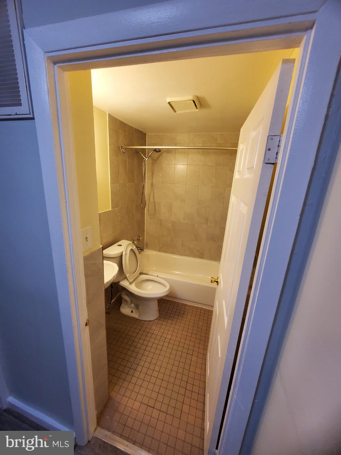 WINDMILL SQUARE - Residential Lease