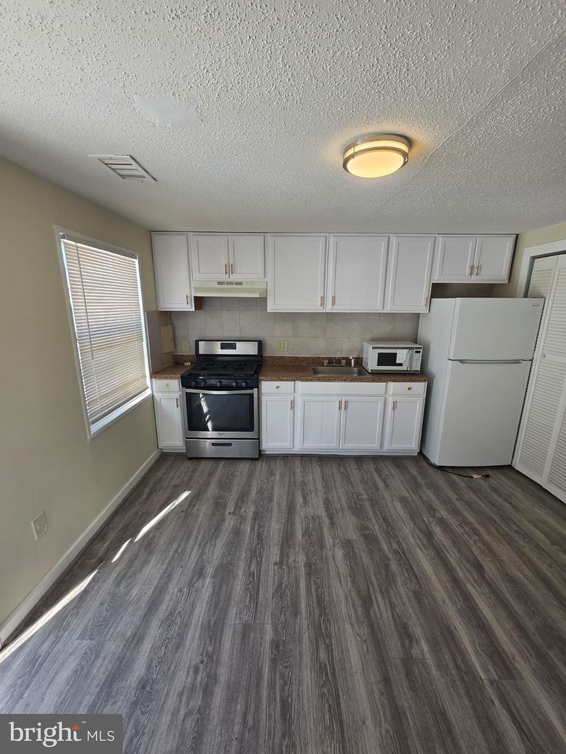 WINDMILL SQUARE - Residential Lease