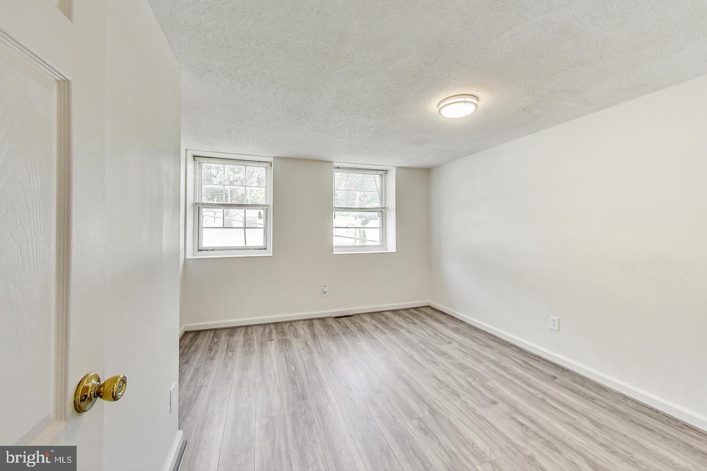 WINDMILL SQUARE - Residential Lease