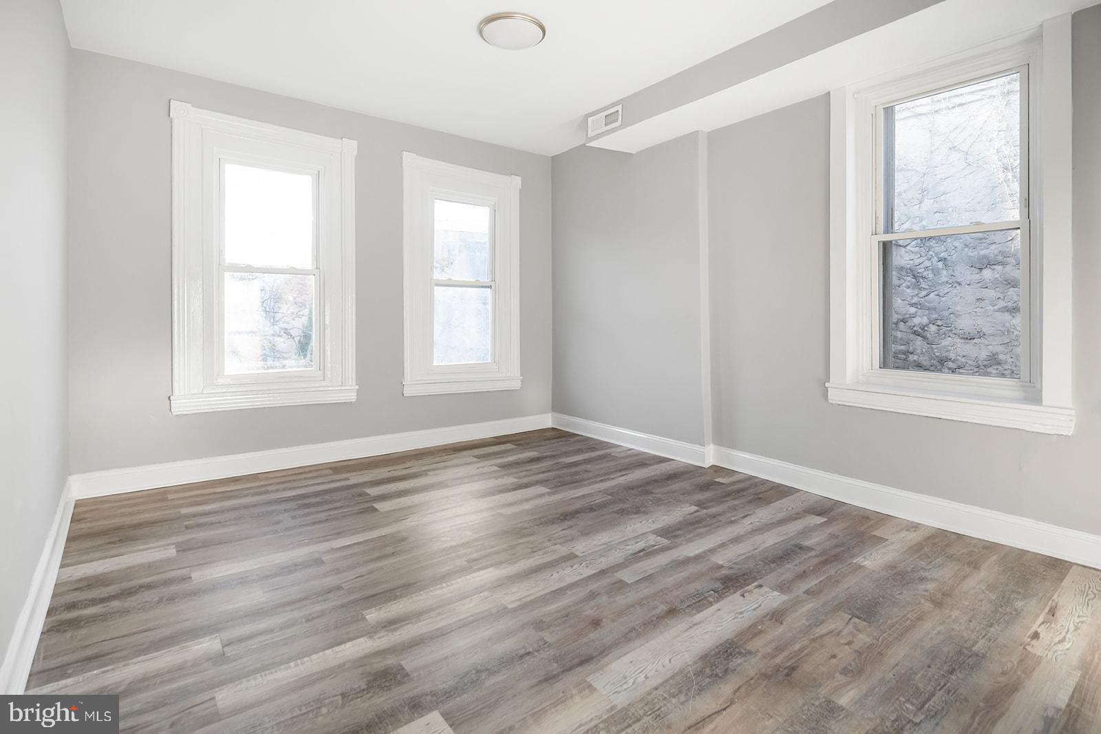 STRAWBERRY MANSION - Residential