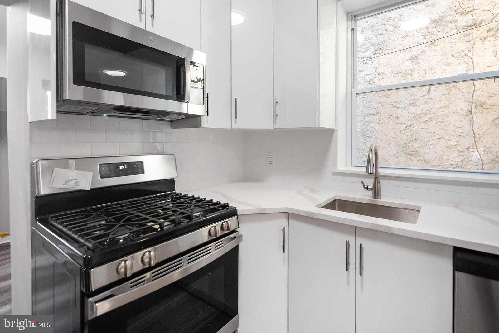 STRAWBERRY MANSION - Residential