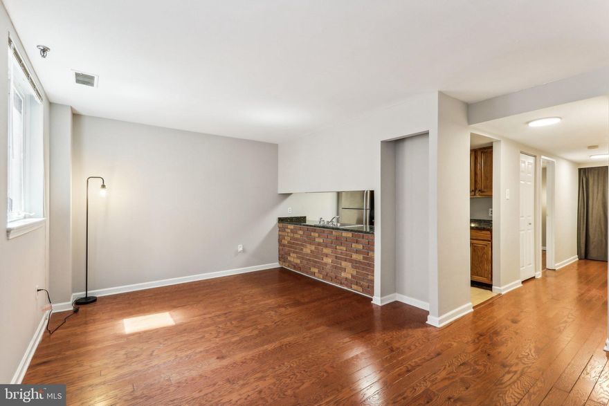 Spacious one-bedroom and one-bathroom condo for sale in Olde City, Philadelphia. It is located in the Castings Cond building on a quaint cobblestone street. Enter this secure building and walk through the industrialist-style lobby out to the courtyard and into the newer section of the condo building. This is a first-floor unit with southern and western exposure. It includes hardwood floors, Oak cabinetry, granite countertops, and stainless steel appliances. There is a washer and dryer in the unit. Central heat and AC will keep you comfortable year-round. There is bike storage and an additional storage unit that is included with this condo. Within one block you have access to Riverwards Produce, Cafe Ole, Ace Hardware, and many other great shops, gyms, and eateries.