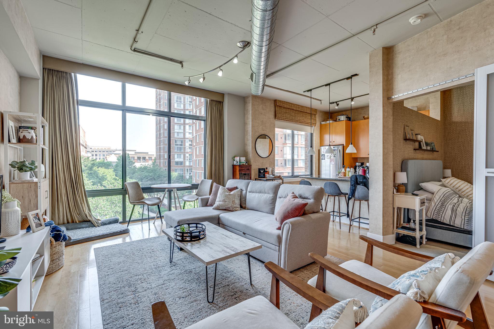 520 JOHN CARLYLE STREET 304