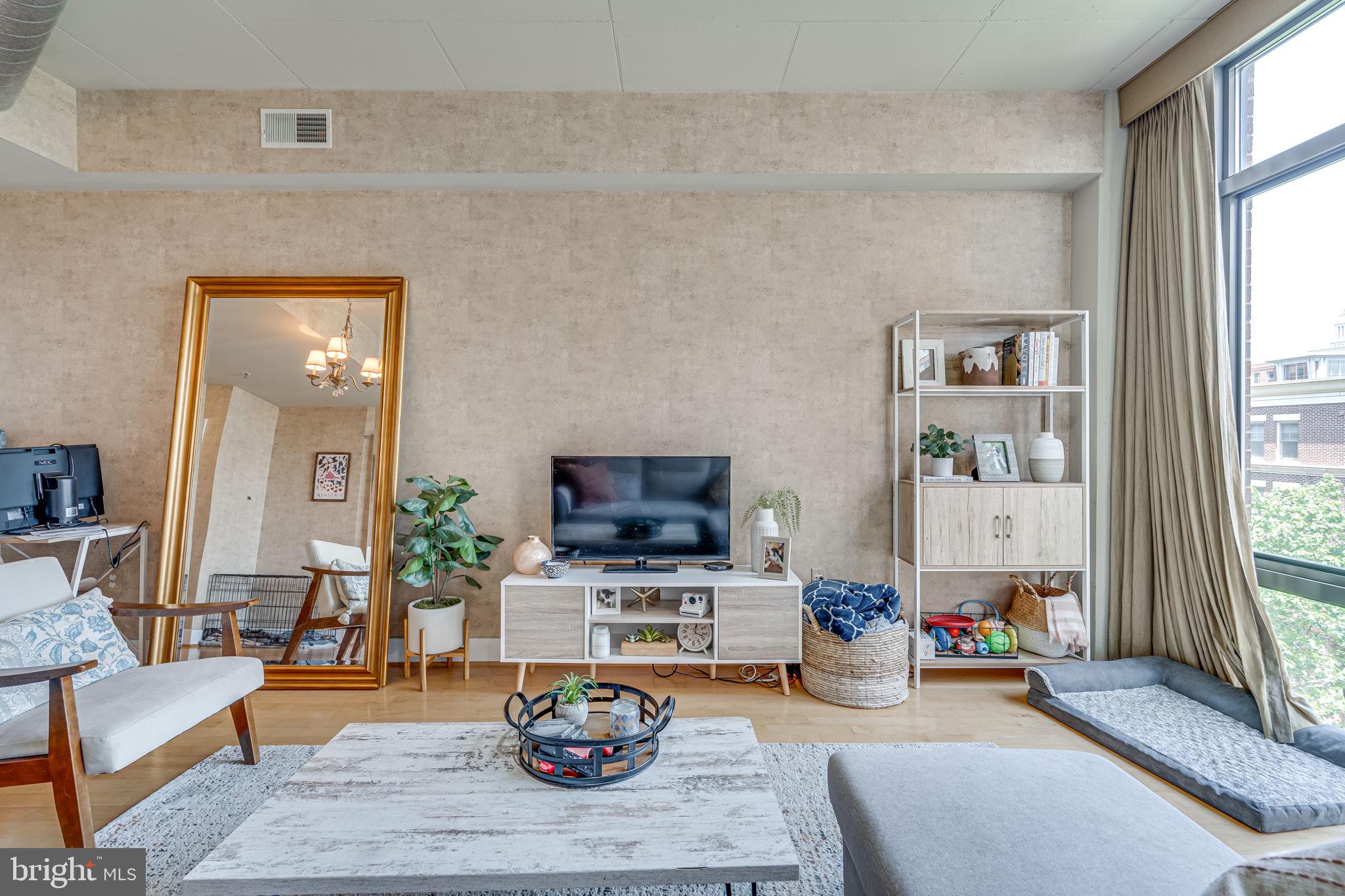 520 JOHN CARLYLE STREET 304