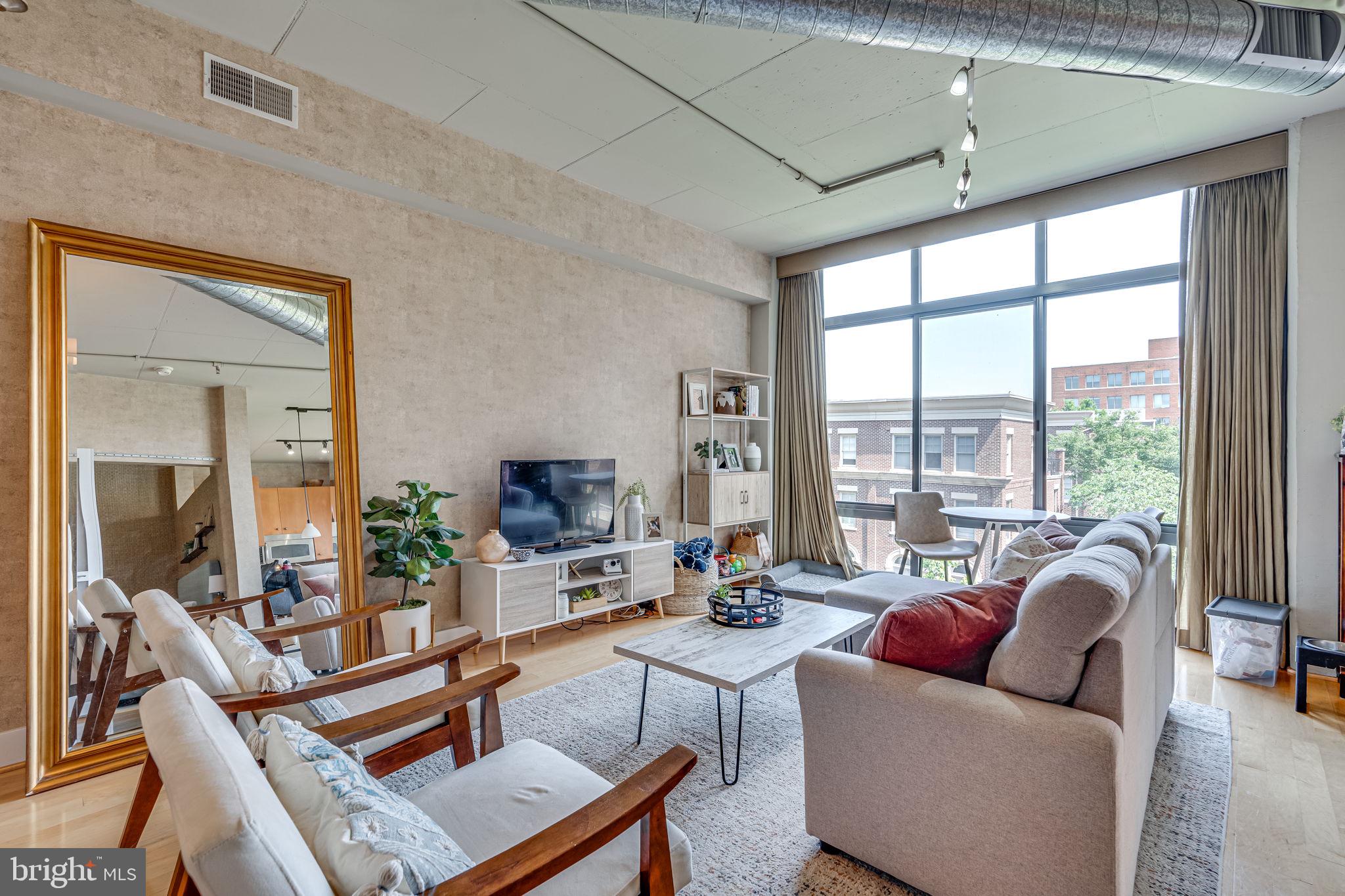 520 JOHN CARLYLE STREET 304