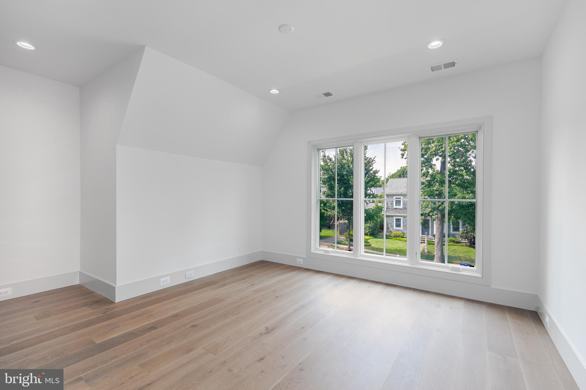 WAYCROFT - WOODLAWN - Residential