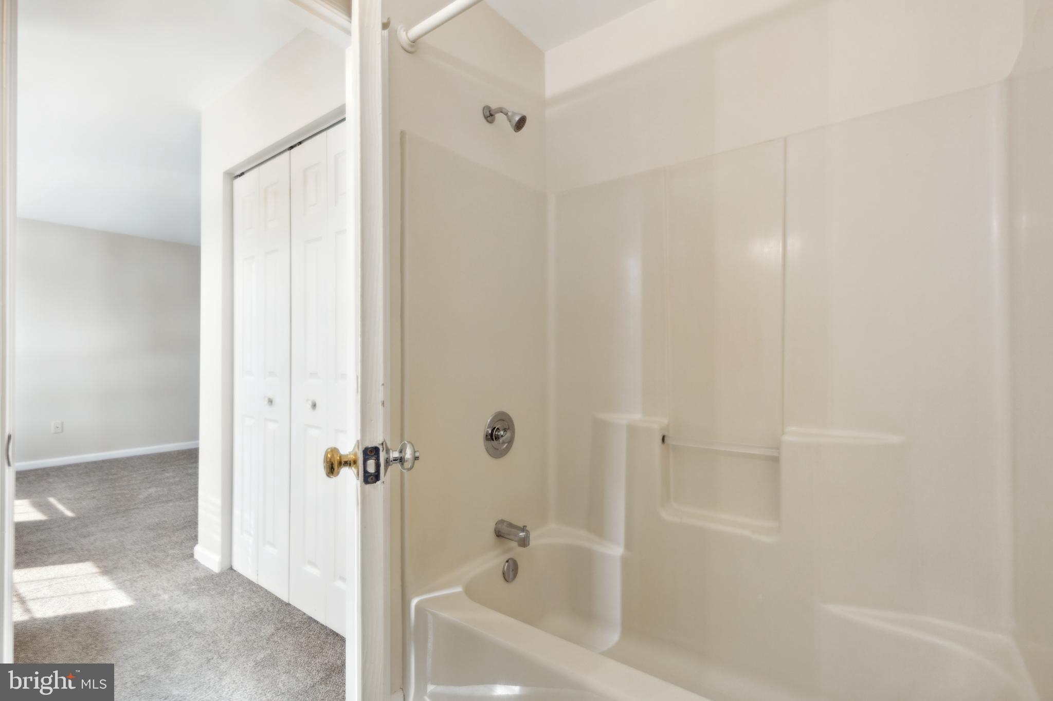 SPRING MOUNT - Residential Lease