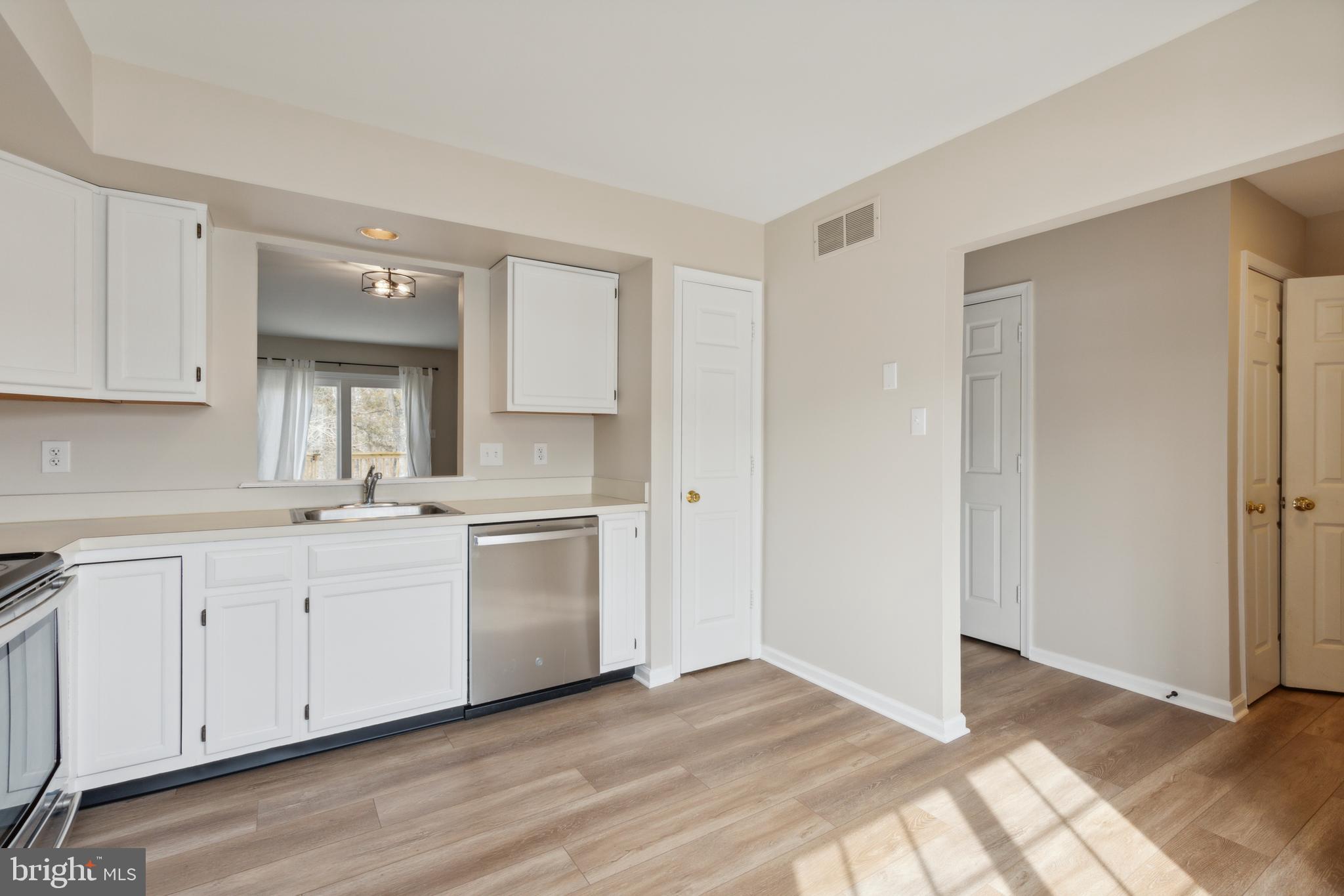 SPRING MOUNT - Residential Lease